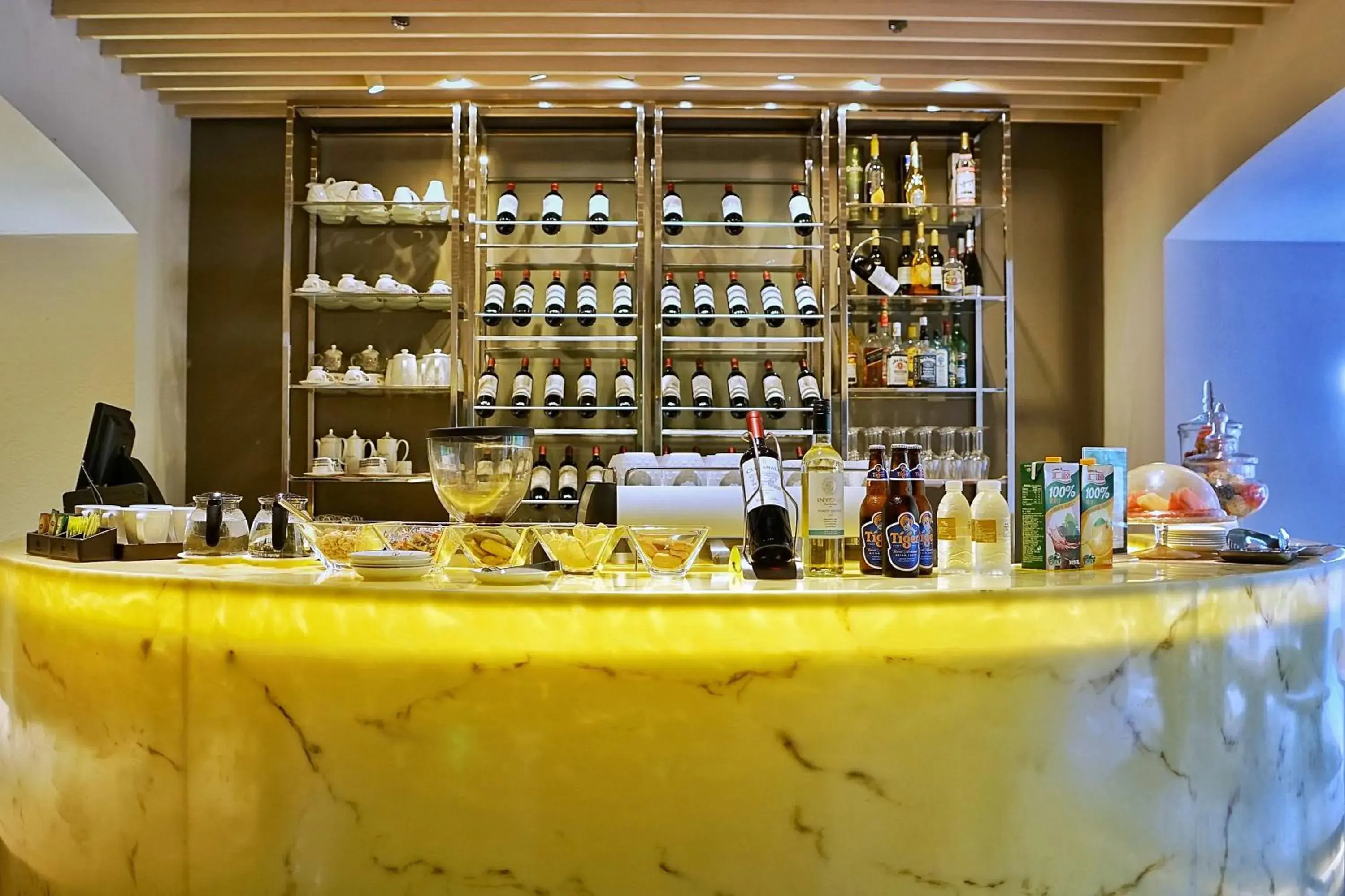 Restaurant/places to eat, Lounge/Bar in Metropolo Classiq Dahua Hotel Shanghai Jingan