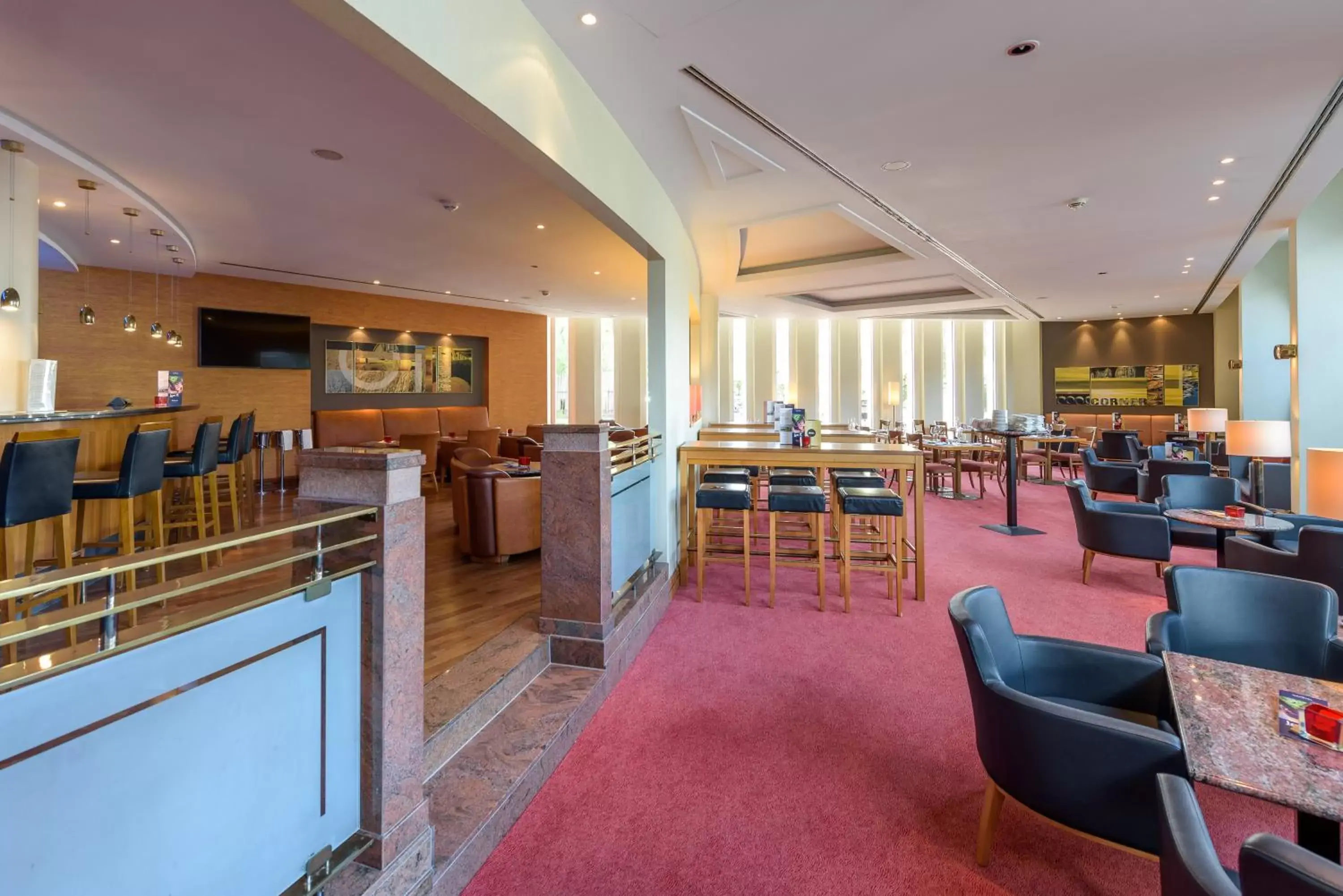 Lounge or bar, Restaurant/Places to Eat in Novotel Freiburg am Konzerthaus