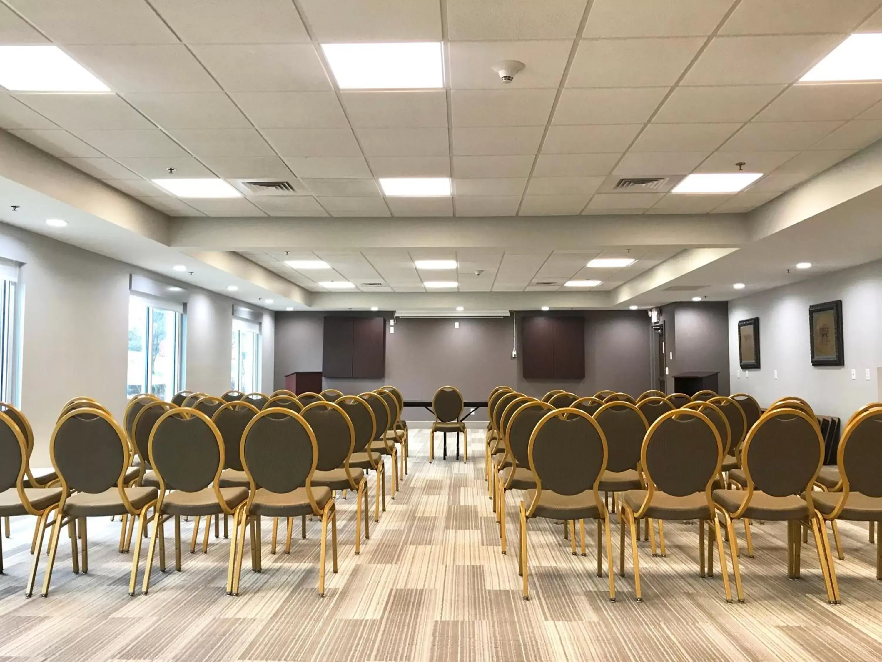 Meeting/conference room in Holiday Inn Express Hotel & Suites Somerset Central, an IHG Hotel