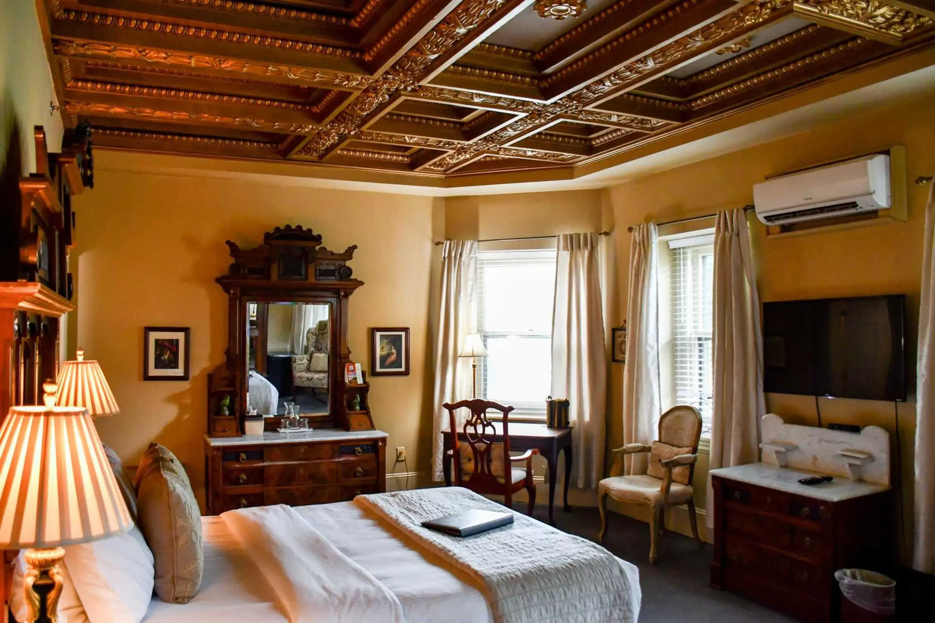 Bedroom in The Sayre Mansion