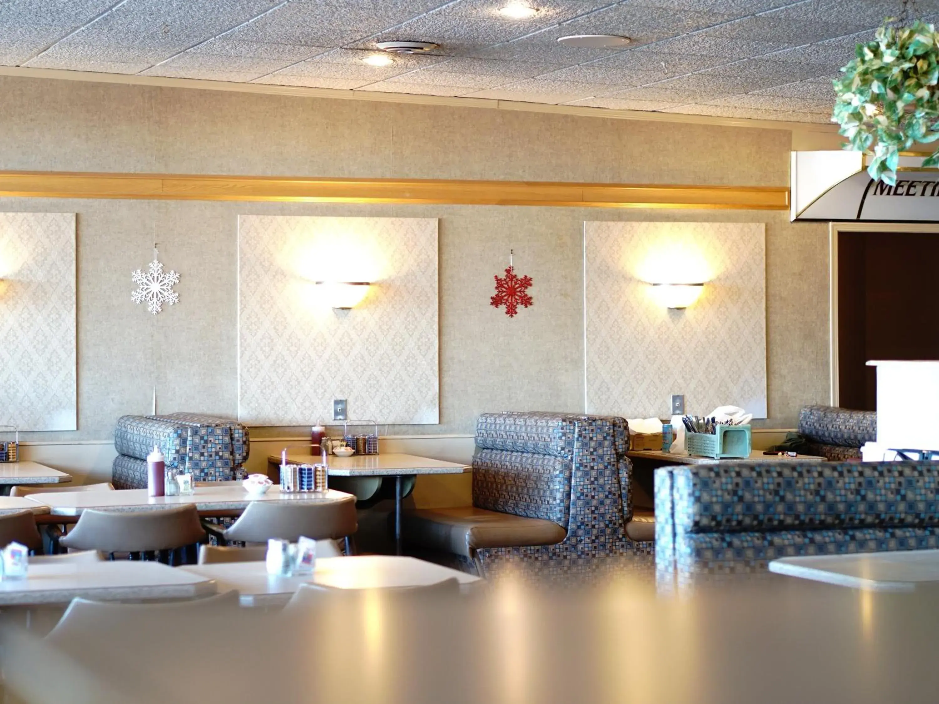 Restaurant/Places to Eat in The Ritz Cafe and Motor Inn