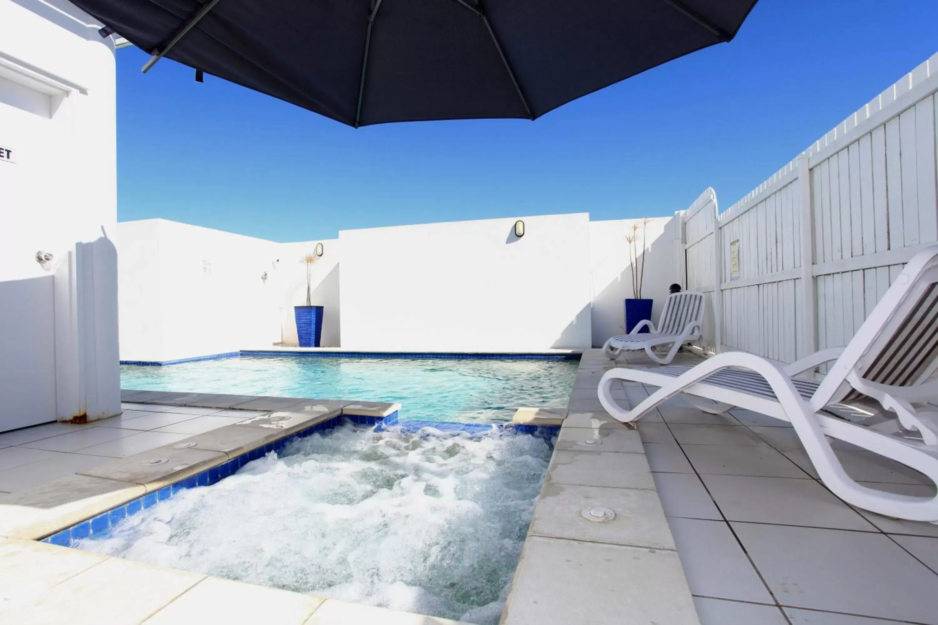 Spa and wellness centre/facilities, Swimming Pool in Koola Beach Apartments Bargara