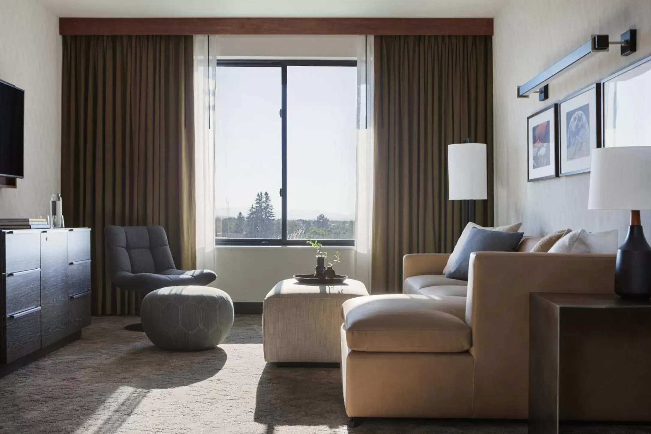 Photo of the whole room, Seating Area in Kimpton - Armory Hotel Bozeman, an IHG Hotel