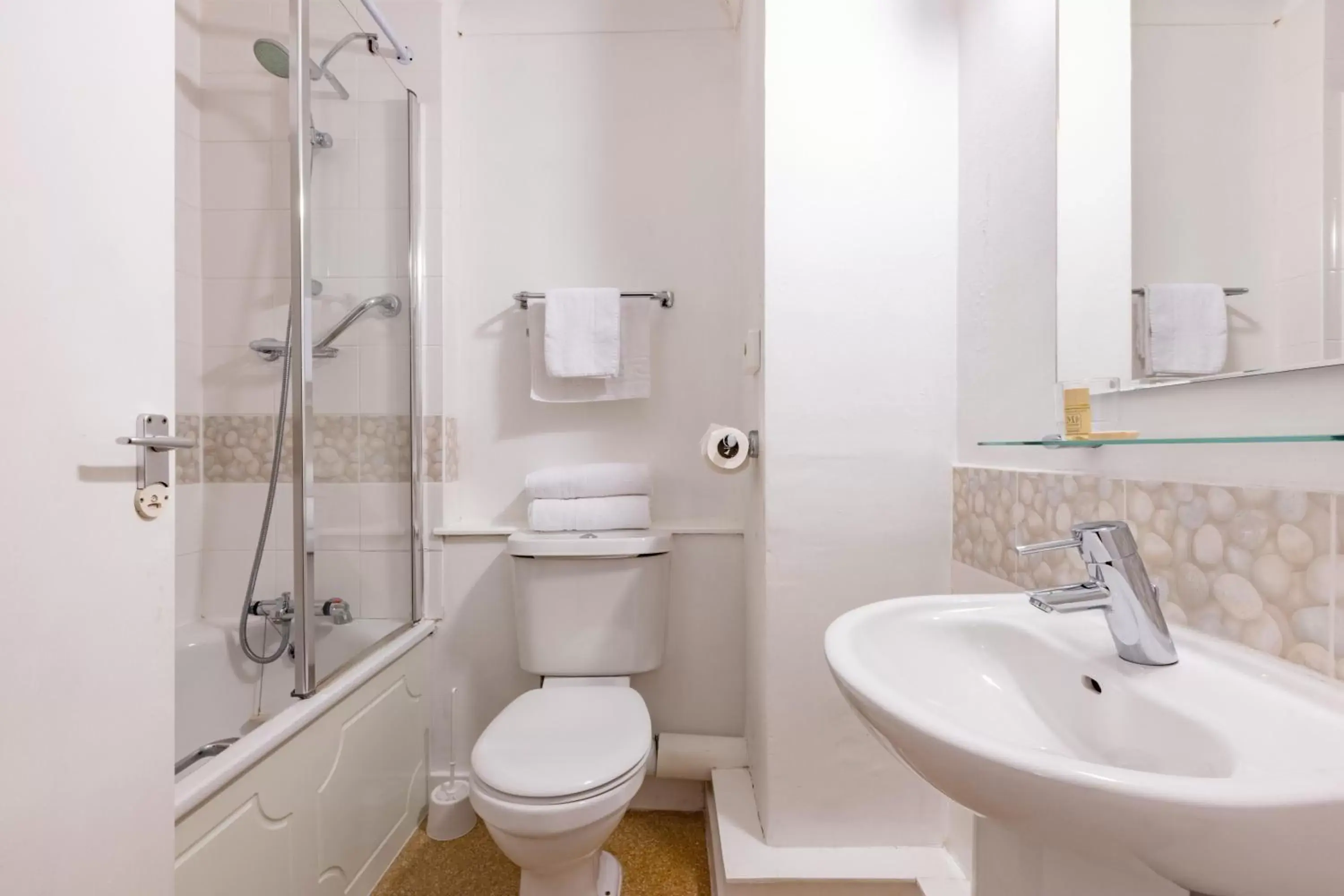 Bathroom in The Caledonian Hotel