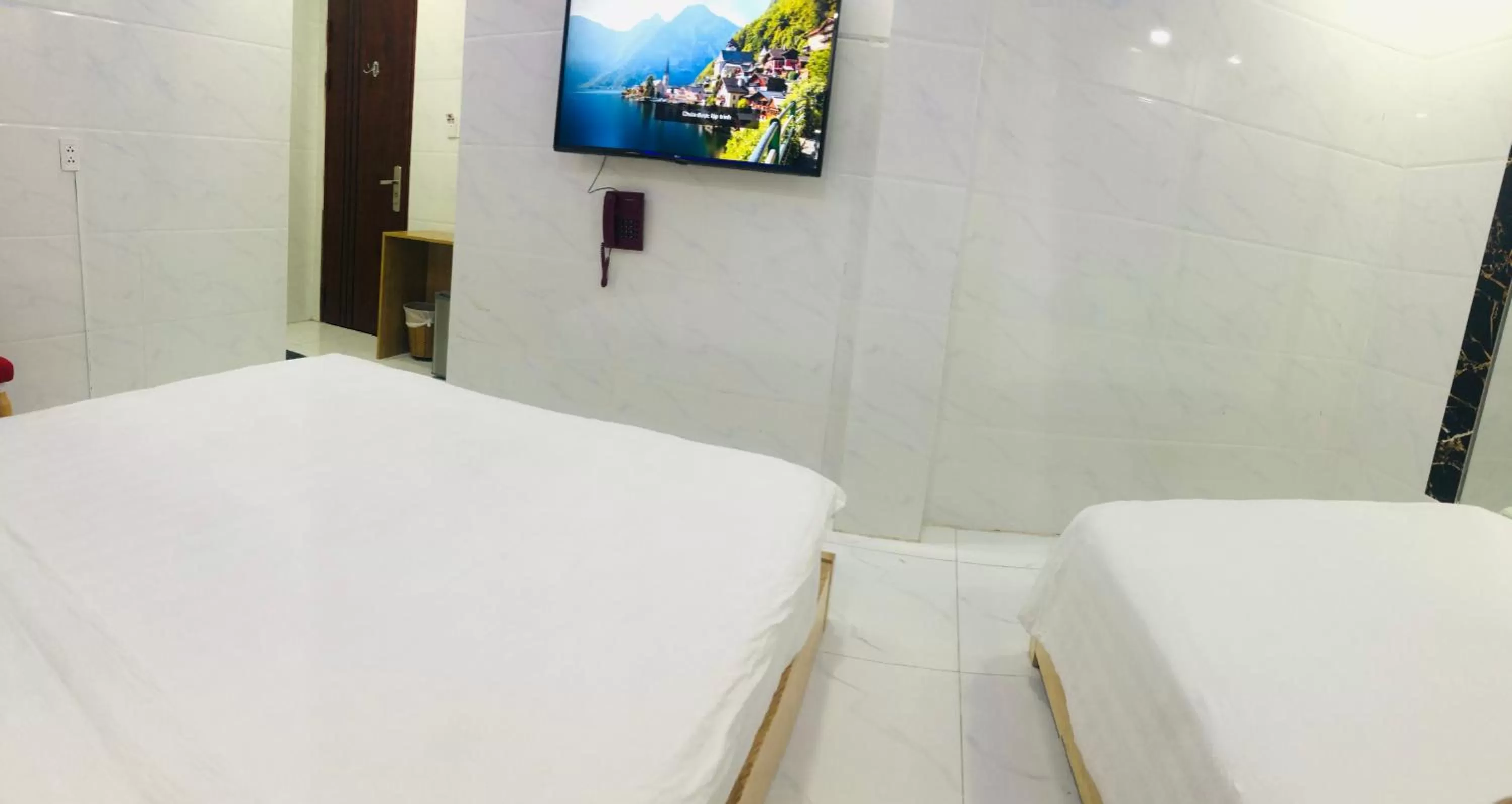 TV and multimedia, Bed in 2Z Hotel- 149 Lê Thị Riêng