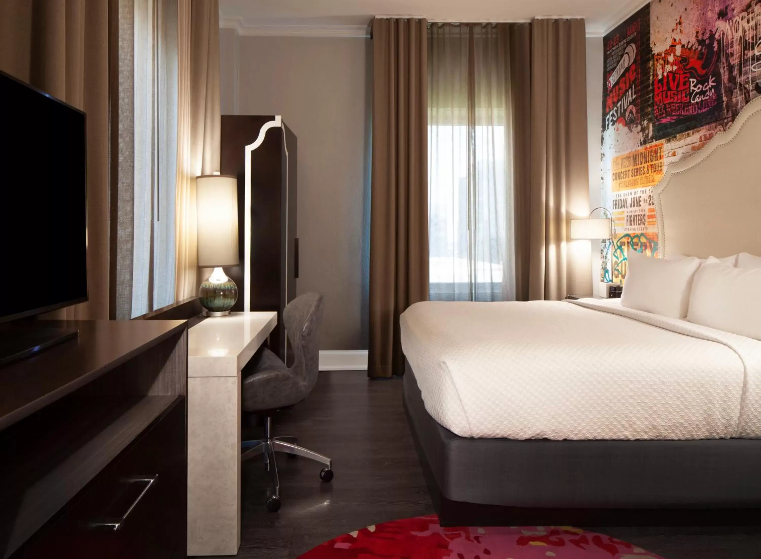 Photo of the whole room, Bed in Hotel Indigo Atlanta Midtown, an IHG Hotel