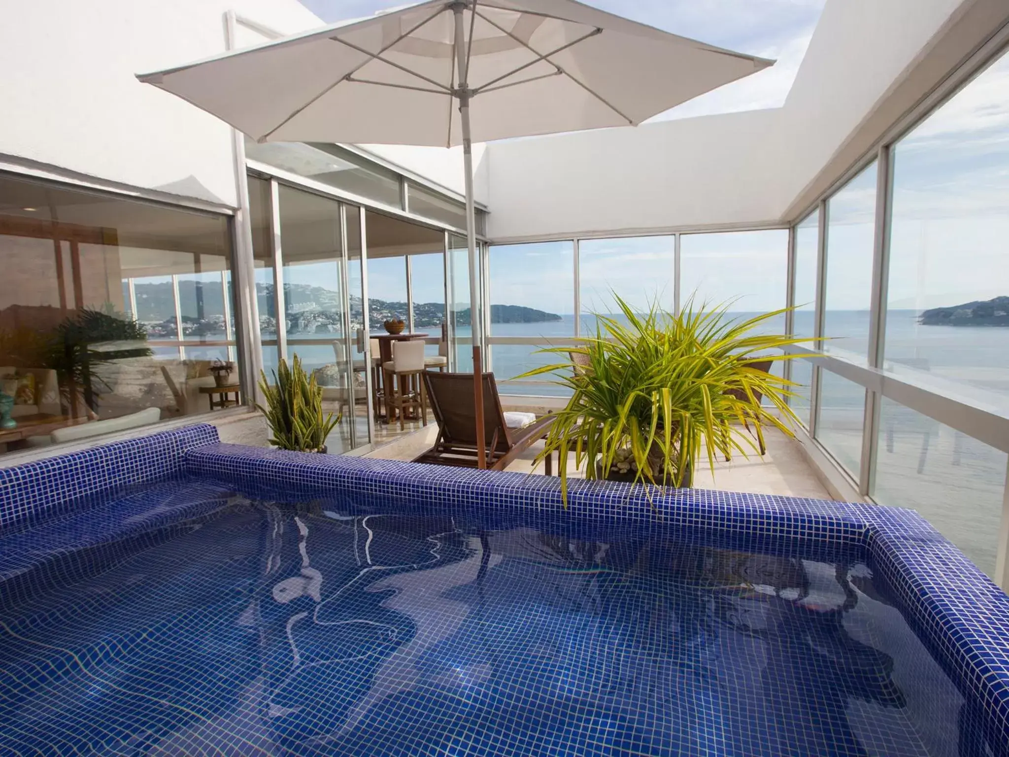 Balcony/Terrace, Swimming Pool in HS HOTSSON Smart Acapulco