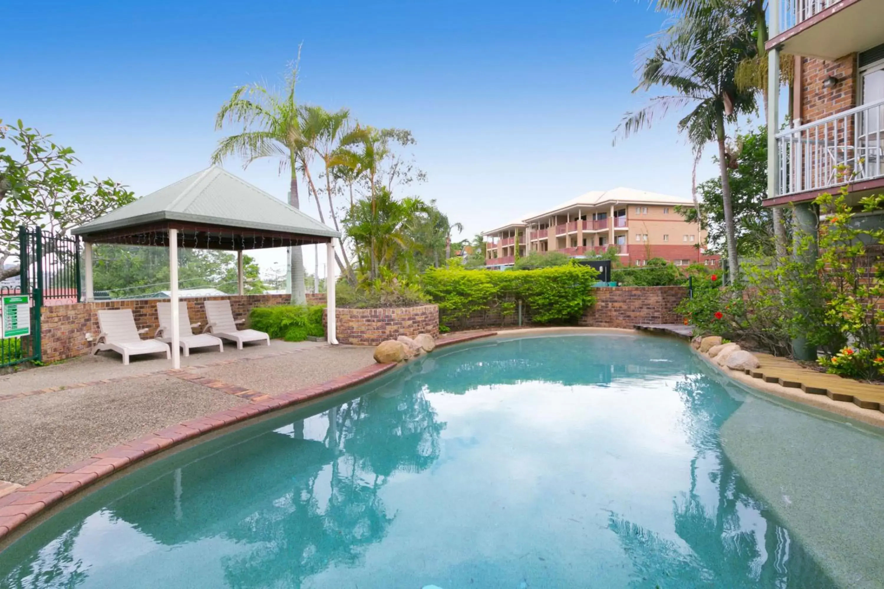 Garden, Swimming Pool in Toowong Villas