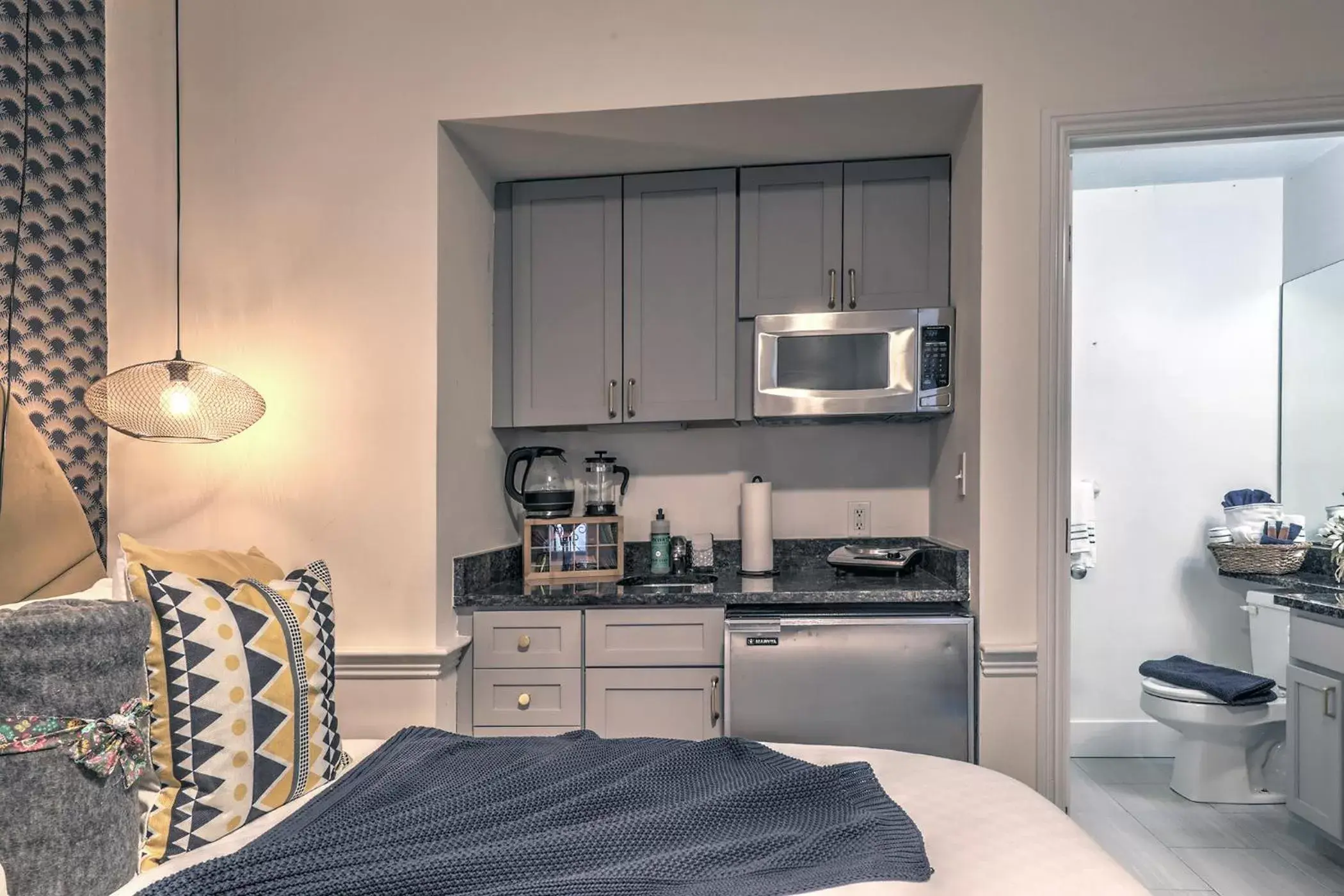 Bedroom, Kitchen/Kitchenette in Renu At Concord Sq