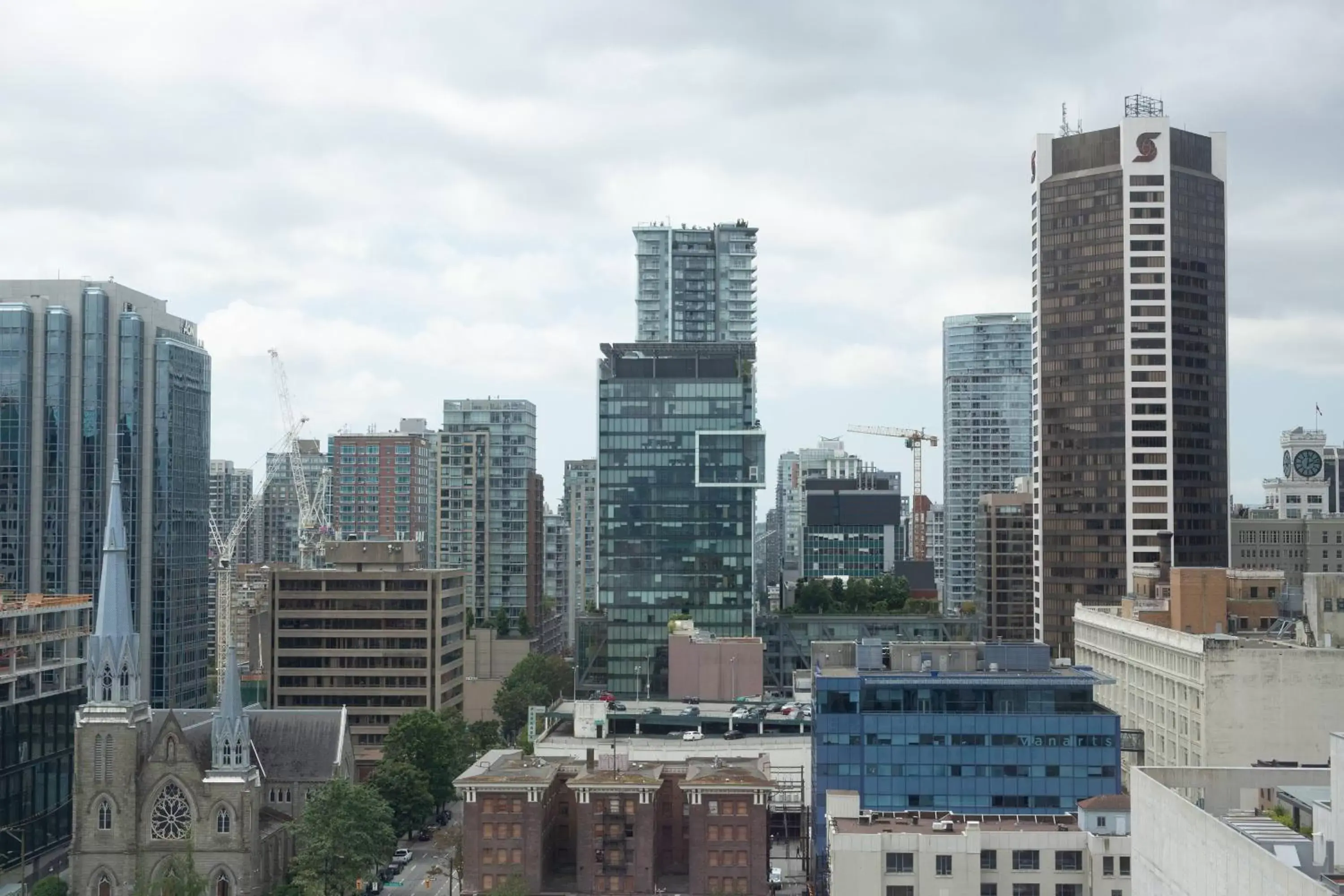 Photo of the whole room in Delta Hotels by Marriott Vancouver Downtown Suites