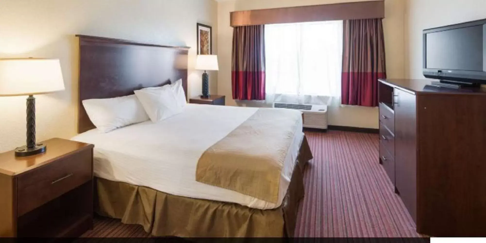 TV and multimedia, Bed in Best Western Palace Inn & Suites