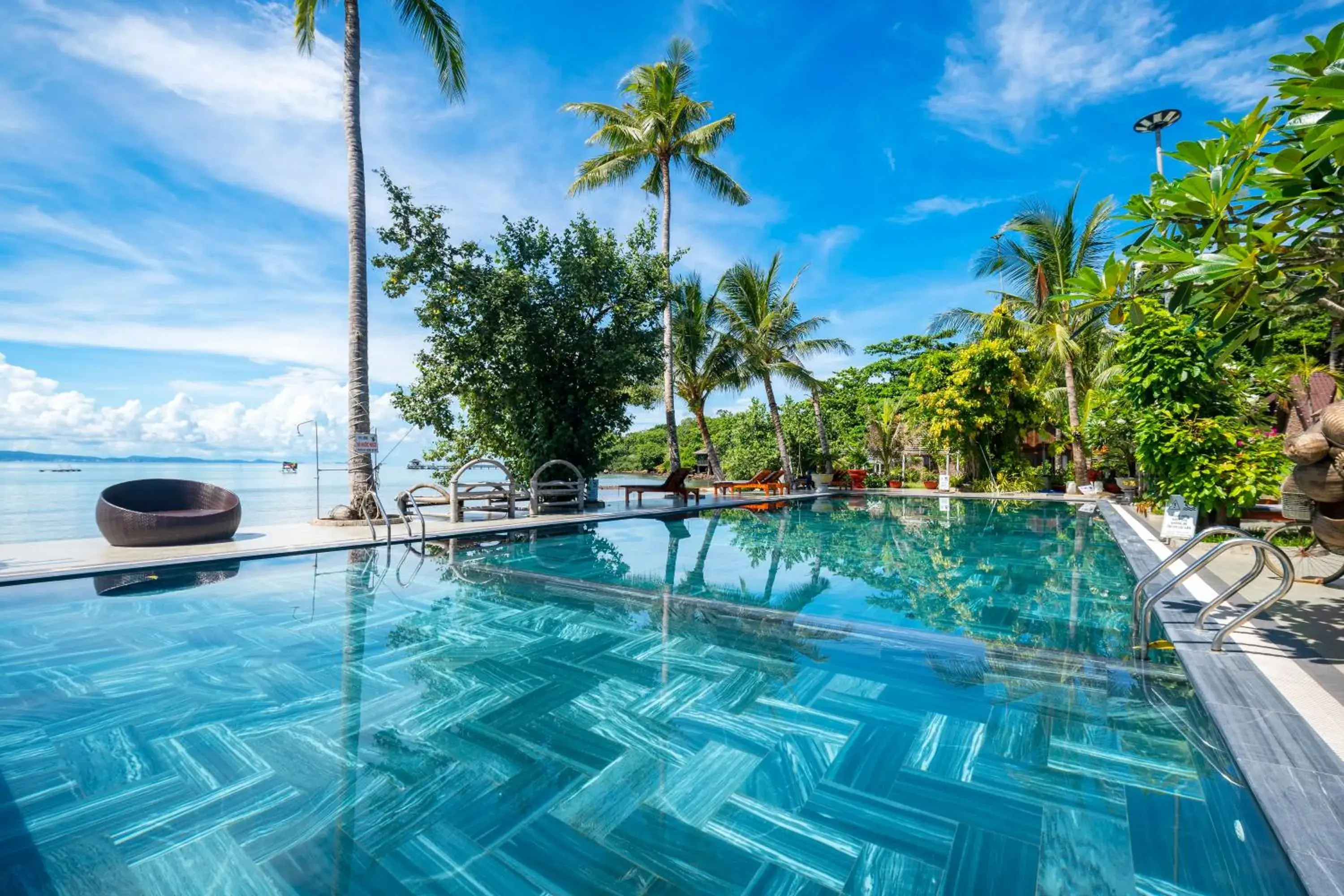 Pool view, Swimming Pool in Mai Phuong Resort Phu Quoc