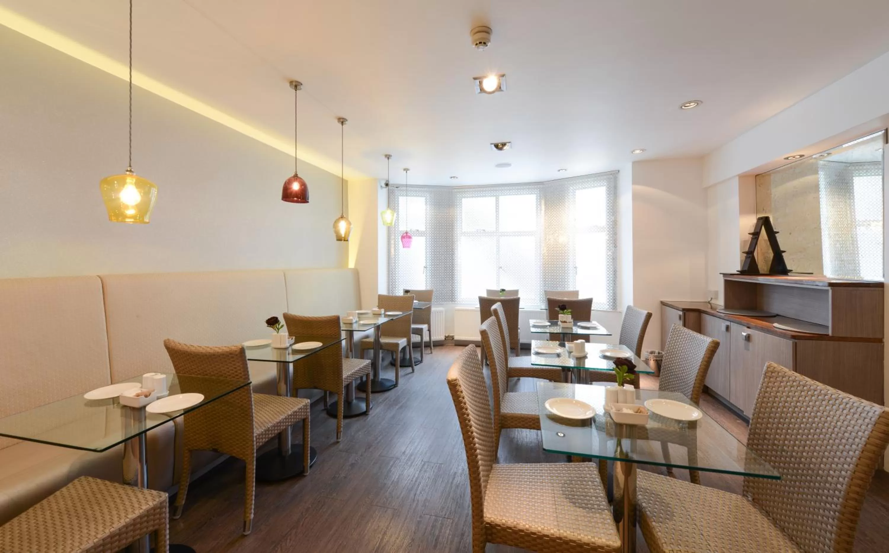 Restaurant/Places to Eat in Mayflower Hotel