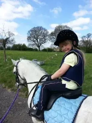 Kids's club, Children in The Stables - Deer Park Farm