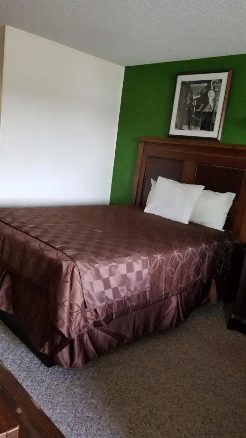 Bed in Island Inn