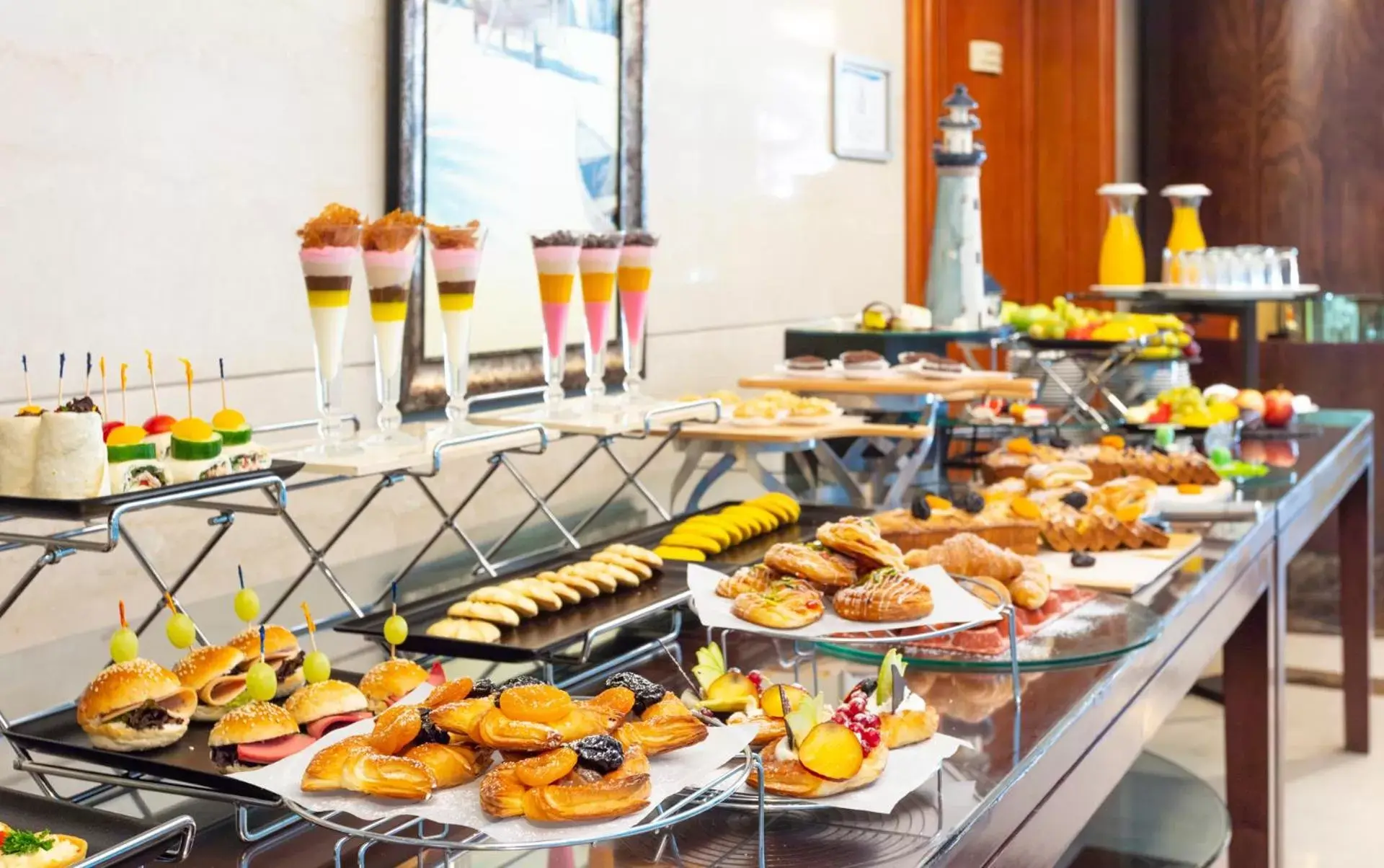 Restaurant/places to eat in City Seasons Hotel Dubai