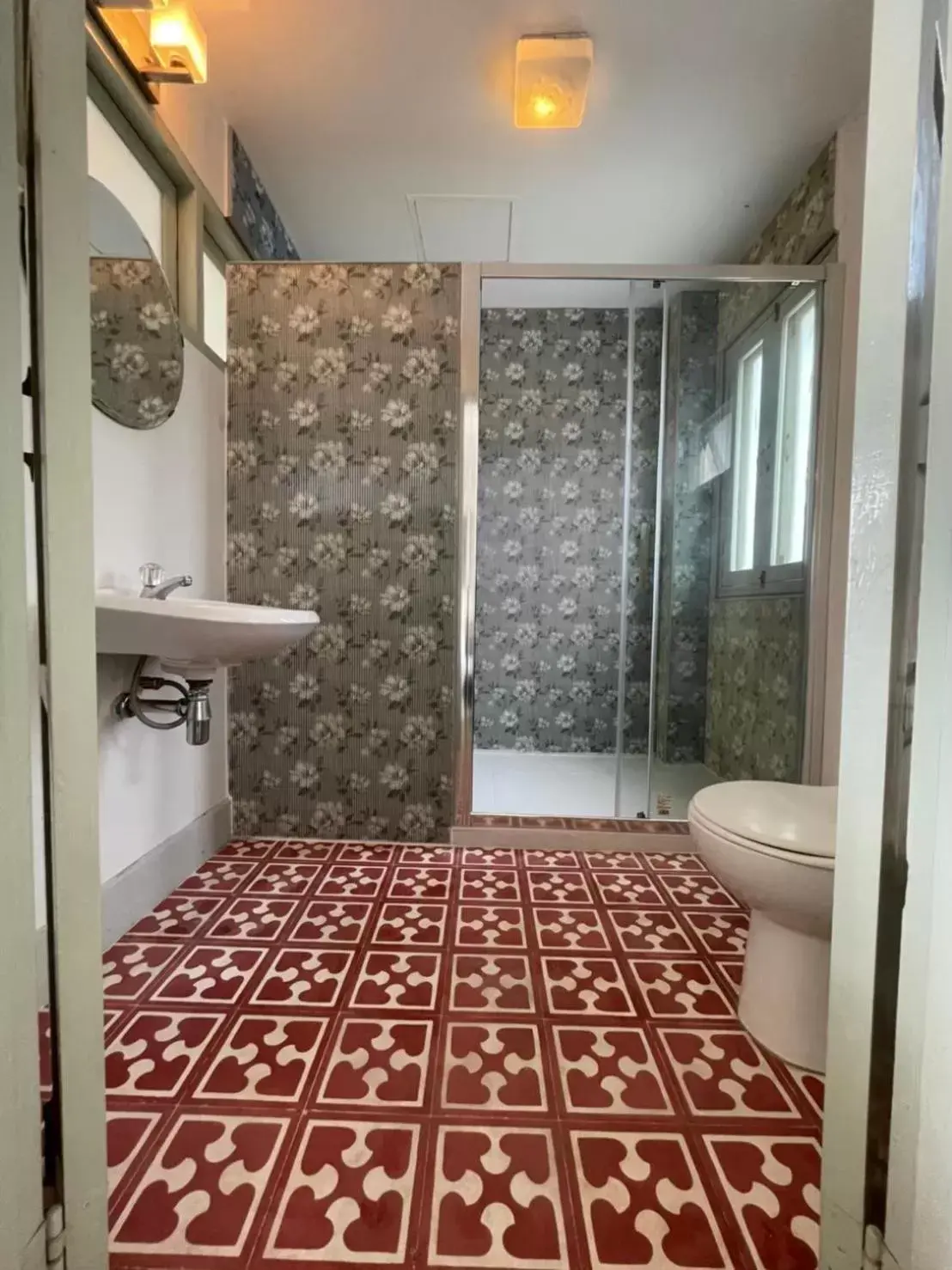 Shower, Bathroom in Villa Duangchampa