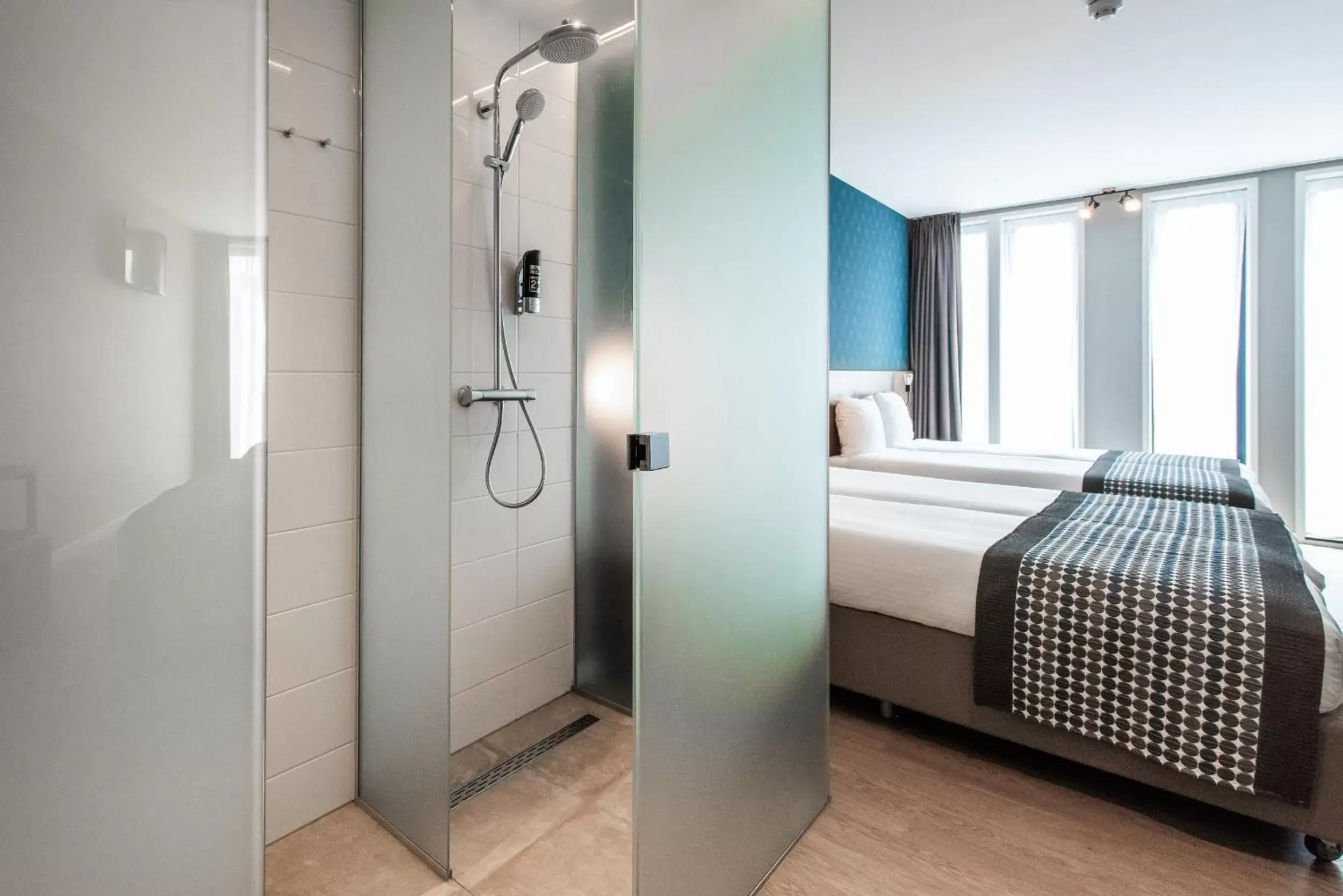 Bedroom, Bathroom in Melrose Hotel