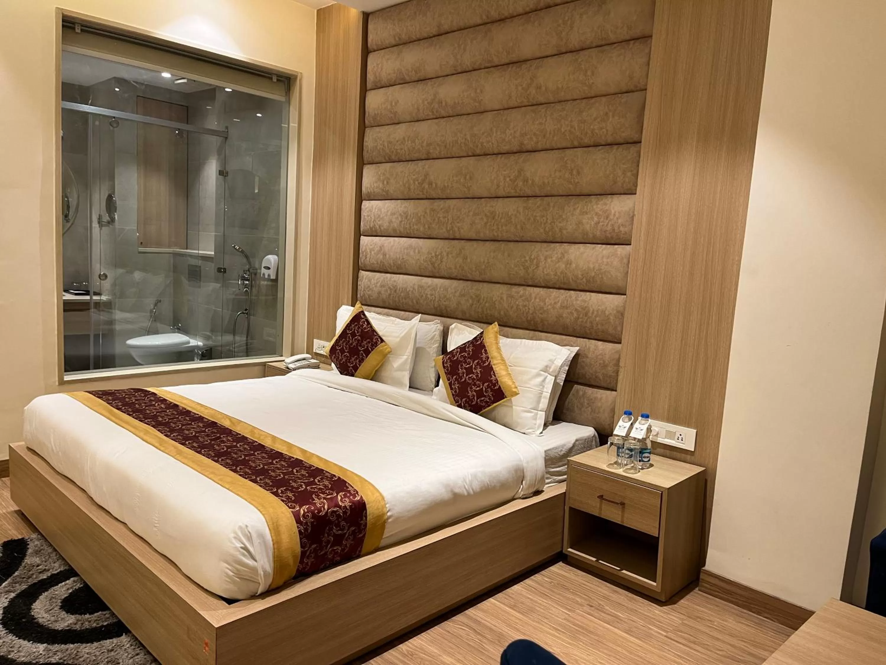 Photo of the whole room, Bed in RRV Hotel