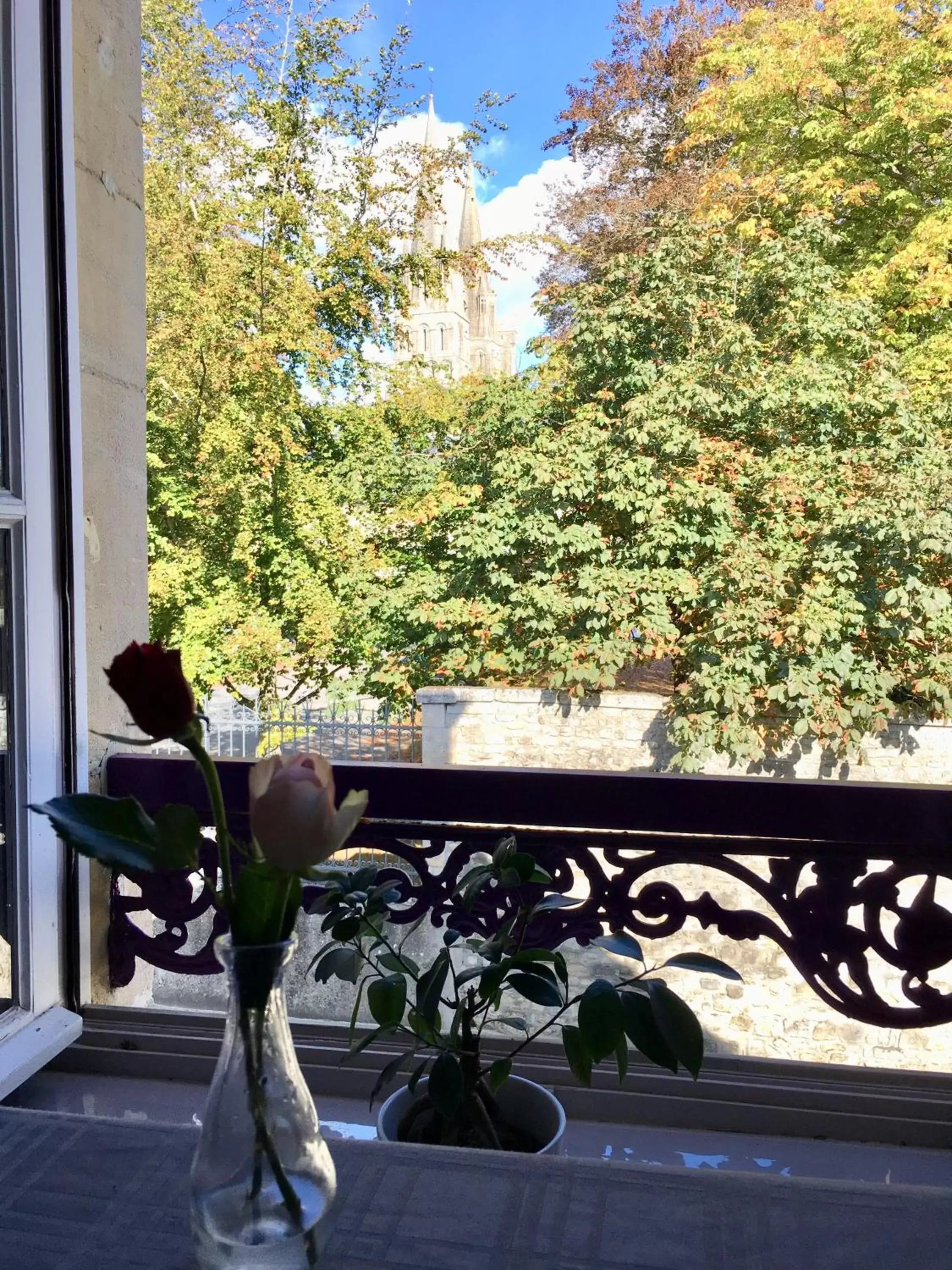 Landmark view, Balcony/Terrace in Hôtel Le Bayeux