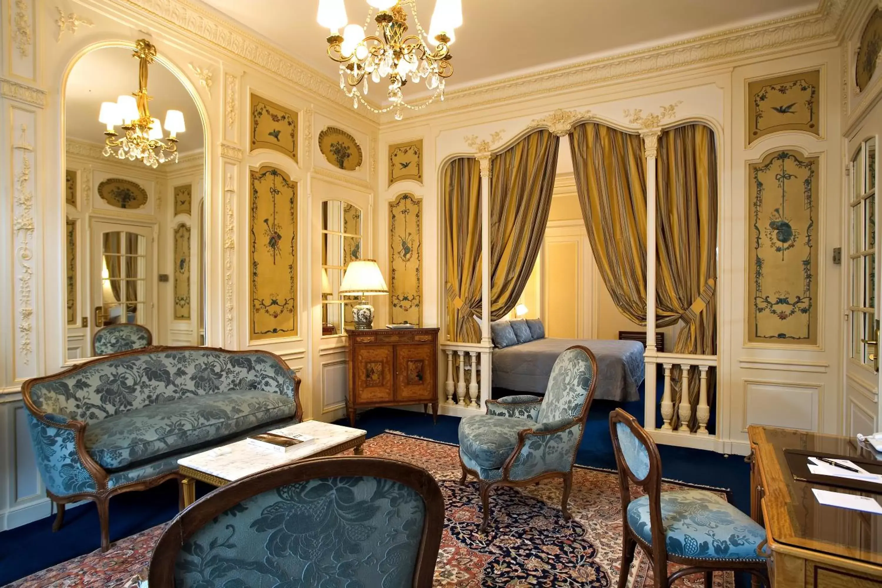 Living room, Seating Area in Hôtel Raphael