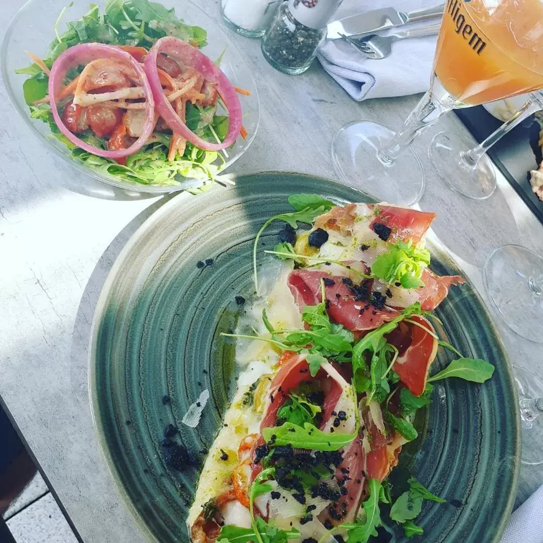 Meals in Les Patios de St-Pierre