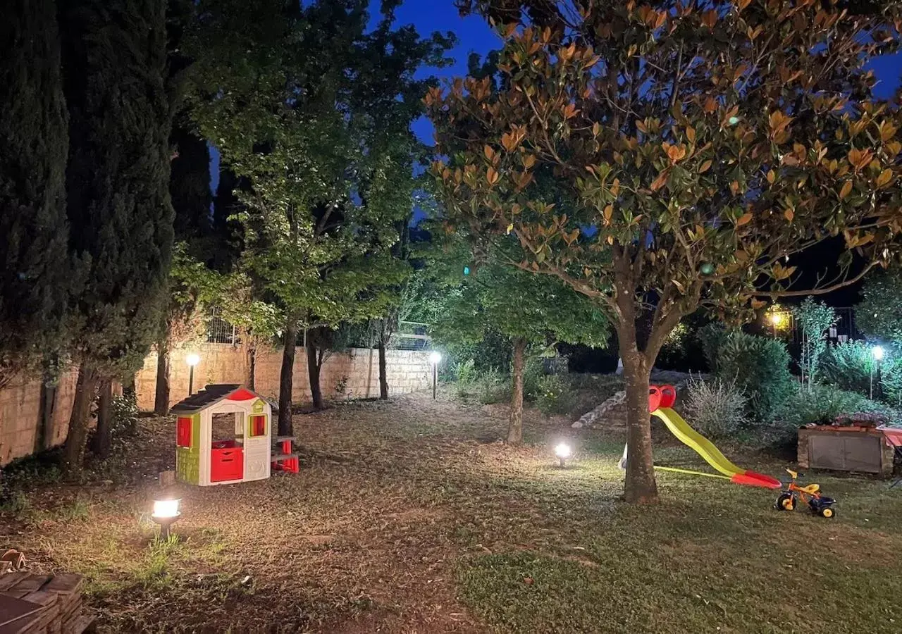 Night, Children's Play Area in B&B Giardino delle Camelie