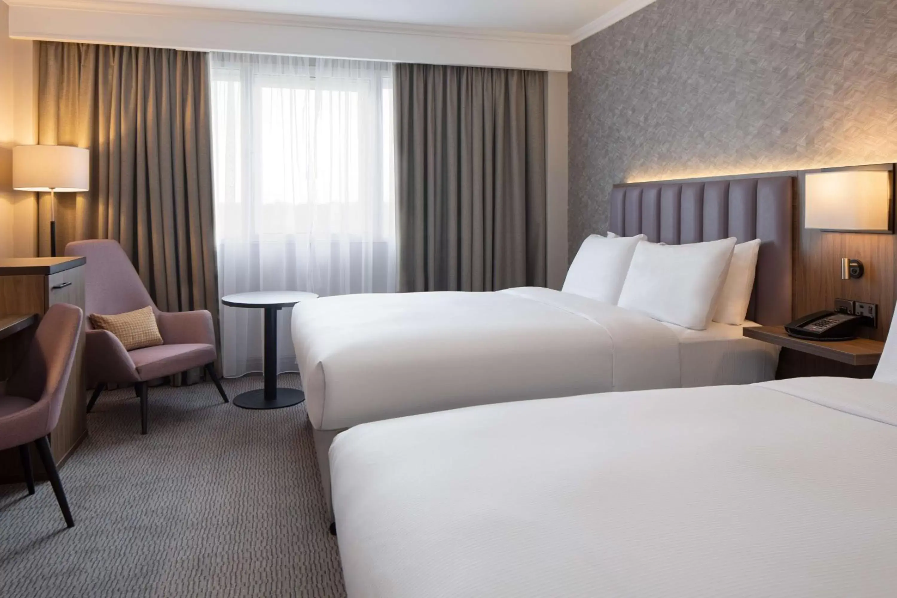 Bed in DoubleTree by Hilton Dartford Bridge