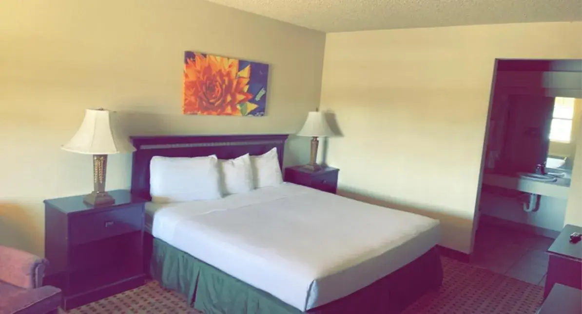 Bed in Silver Queen Inn Bed in Silver Queen Inn