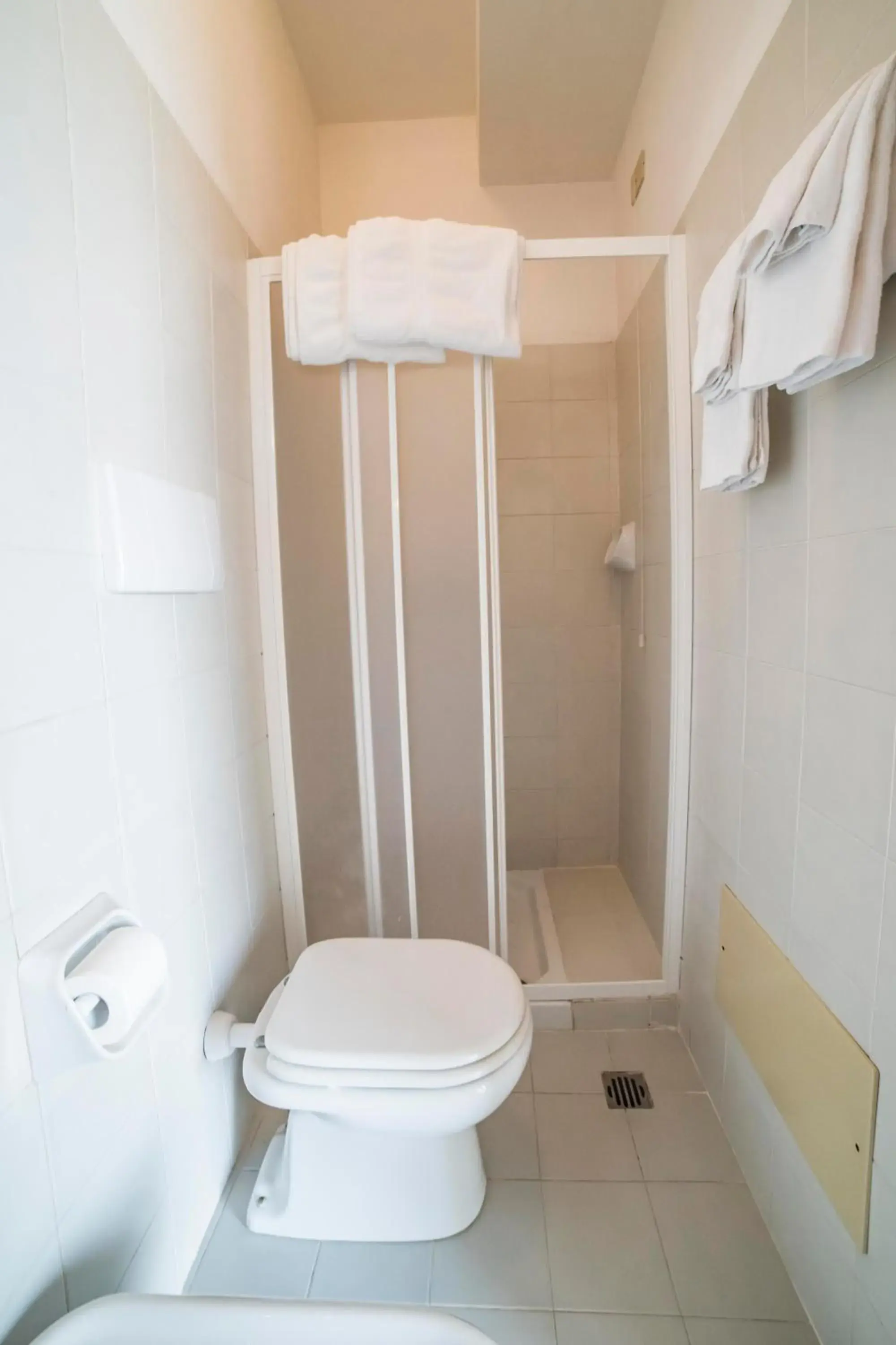Shower, Bathroom in Hotel Isola Bella