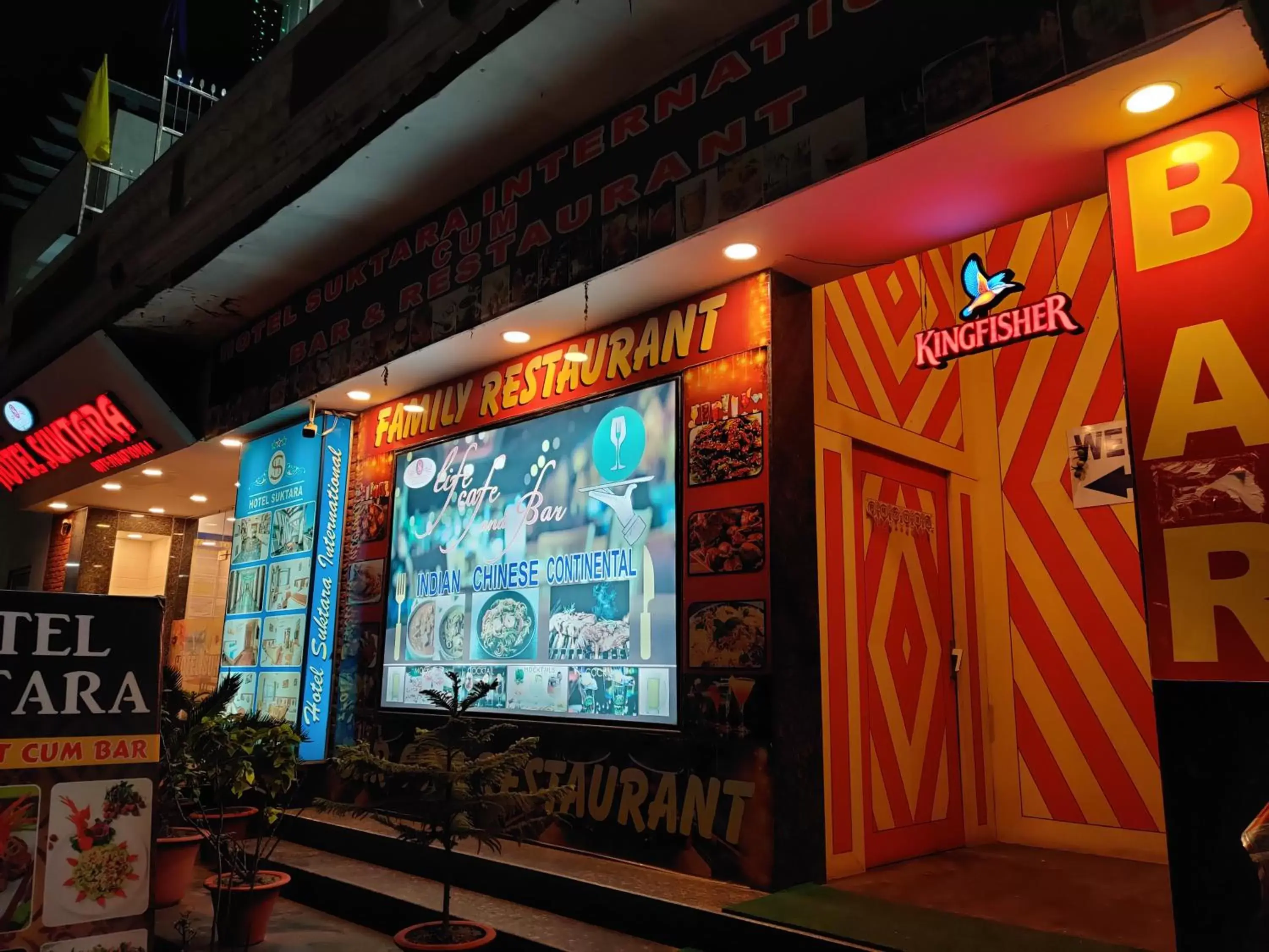 Restaurant/places to eat in Hotel Suktara International Restaurant/places to eat in Hotel Suktara International