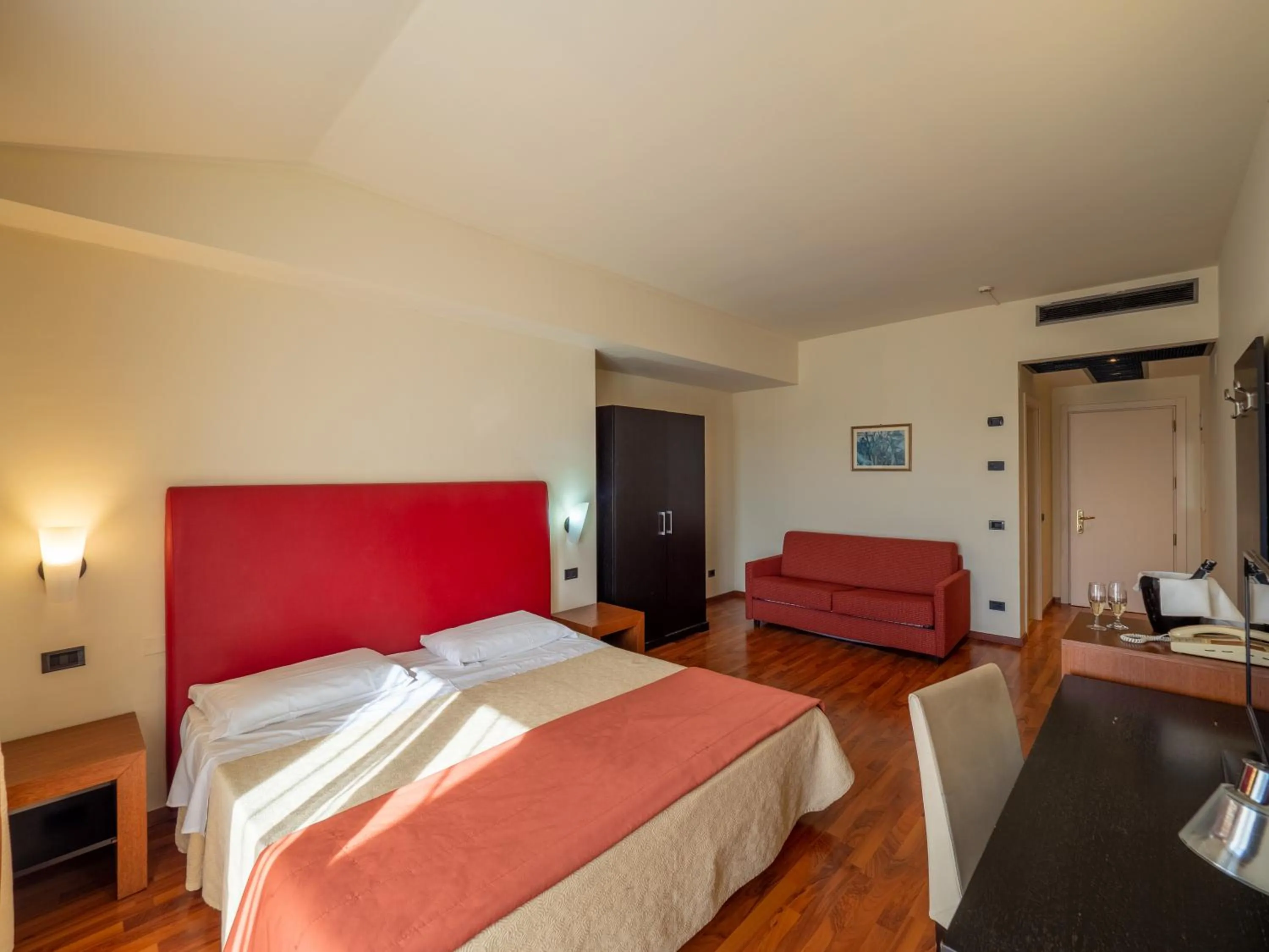Bedroom, Bed in Hotel Cristallo di La Rosetta Srl