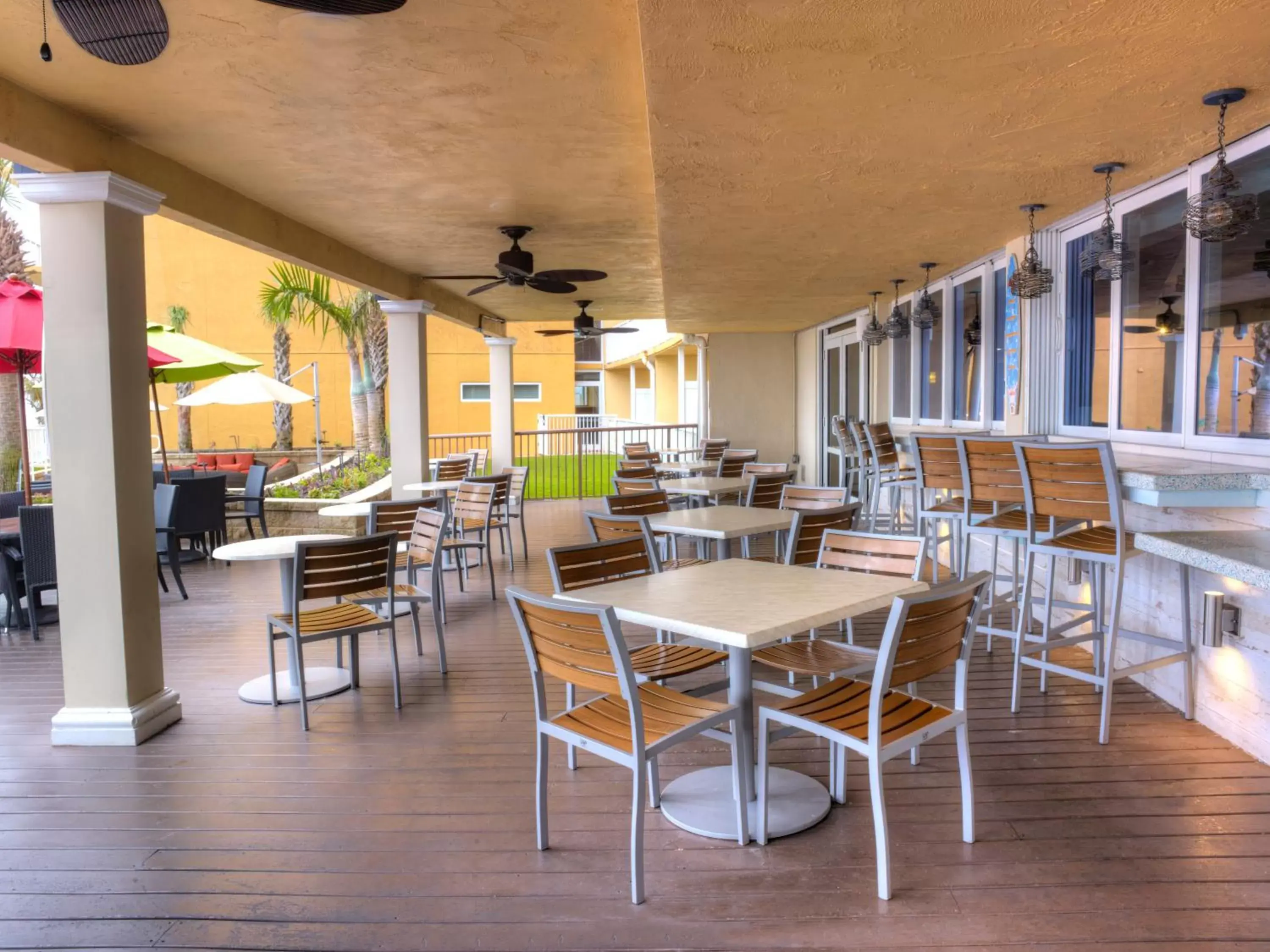 Restaurant/Places to Eat in Holiday Inn Resort Daytona Beach Oceanfront, an IHG Hotel