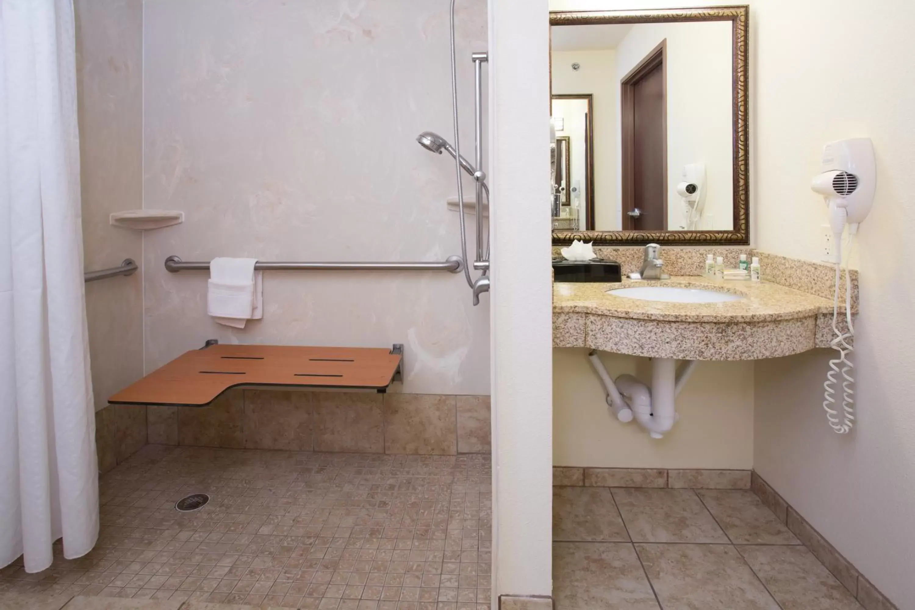 Bathroom in Holiday Inn Express & Suites Trinidad, an IHG Hotel