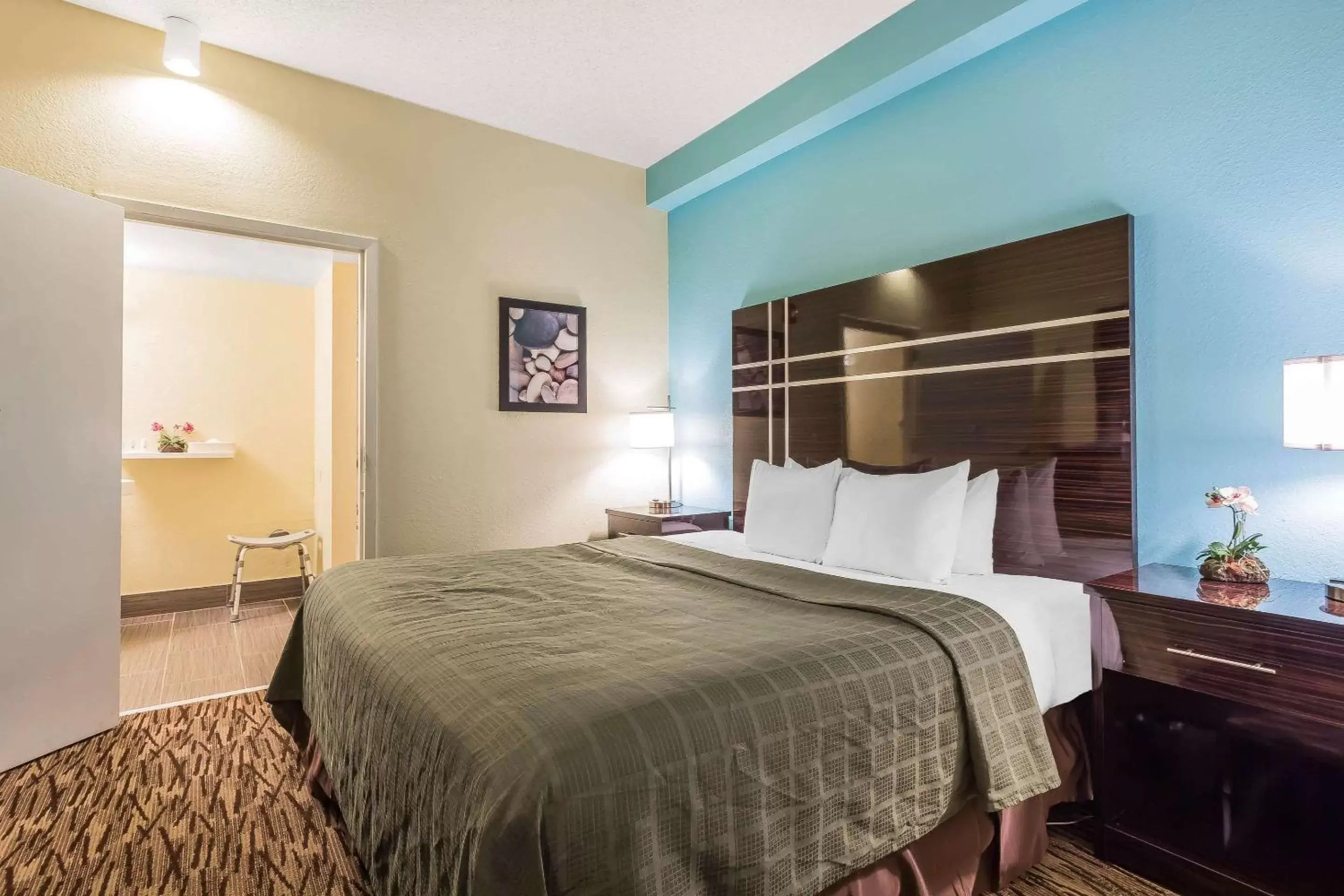 Photo of the whole room, Bed in Boca Suites Deerfield Beach
