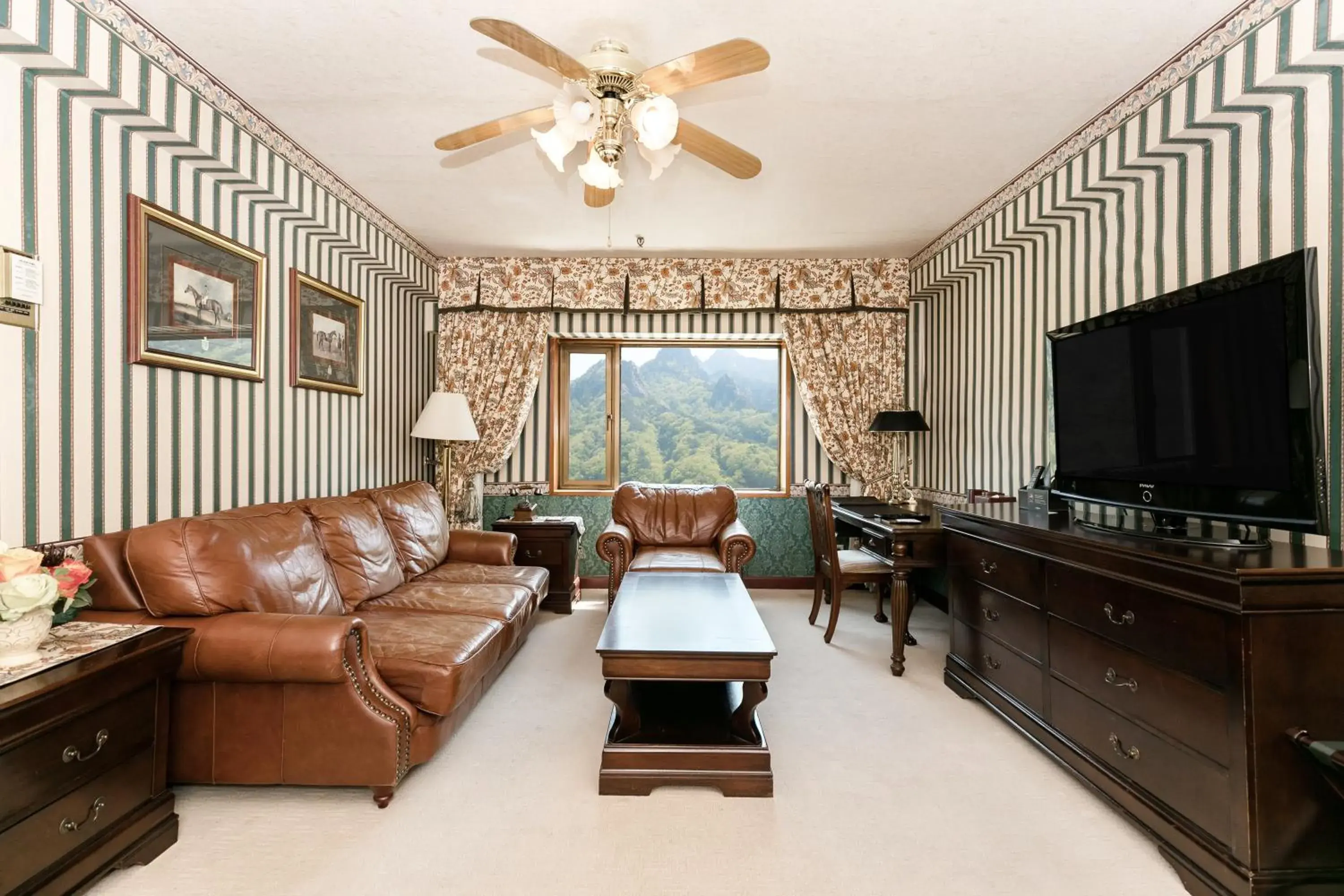 Living room, Seating Area in KensingtonHotel Seorak