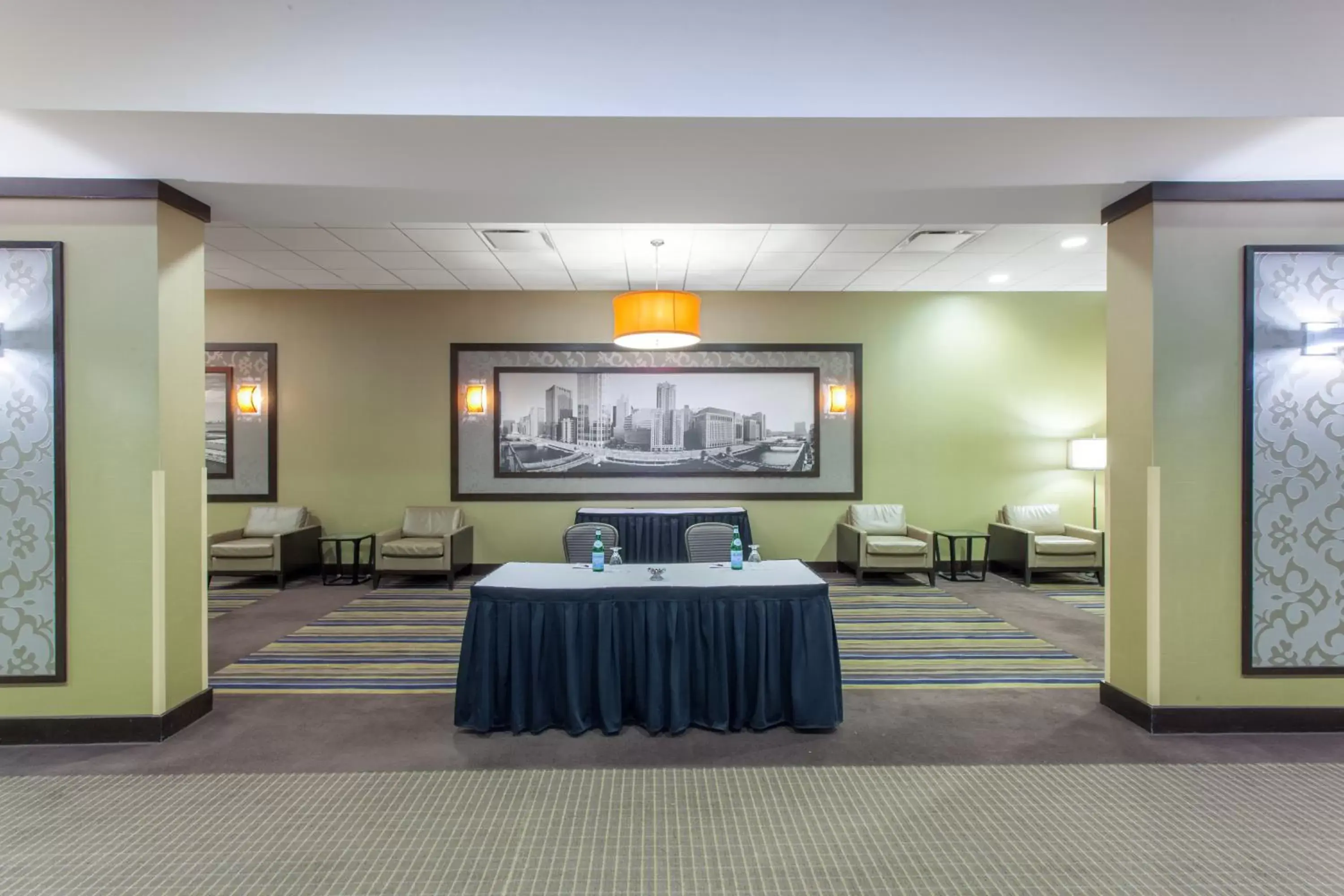 Meeting/conference room in Crowne Plaza Chicago O'Hare Hotel & Conference Center, an IHG Hotel