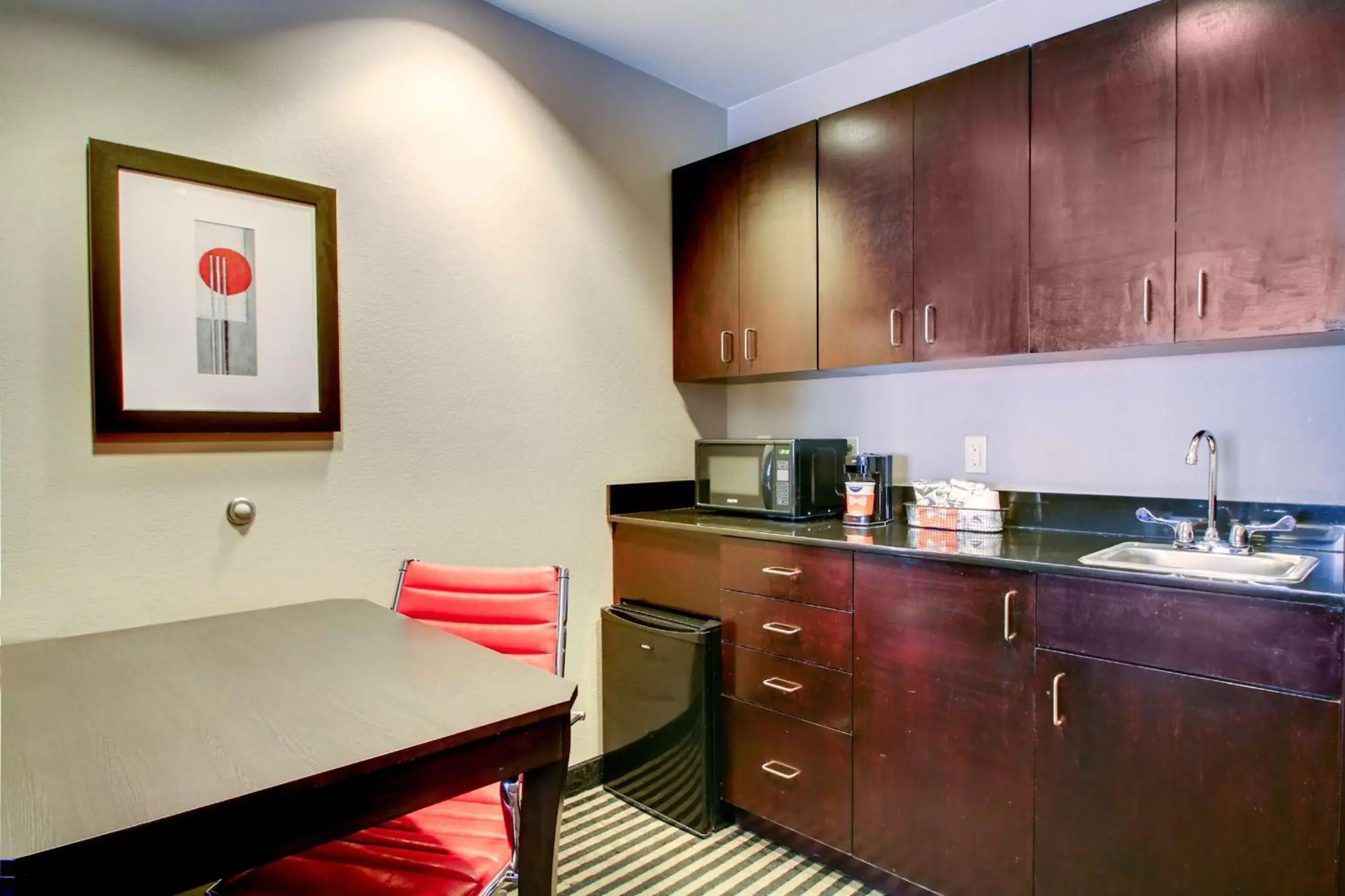 Kitchen or kitchenette, Kitchen/Kitchenette in Hampton Inn Birmingham/Leeds