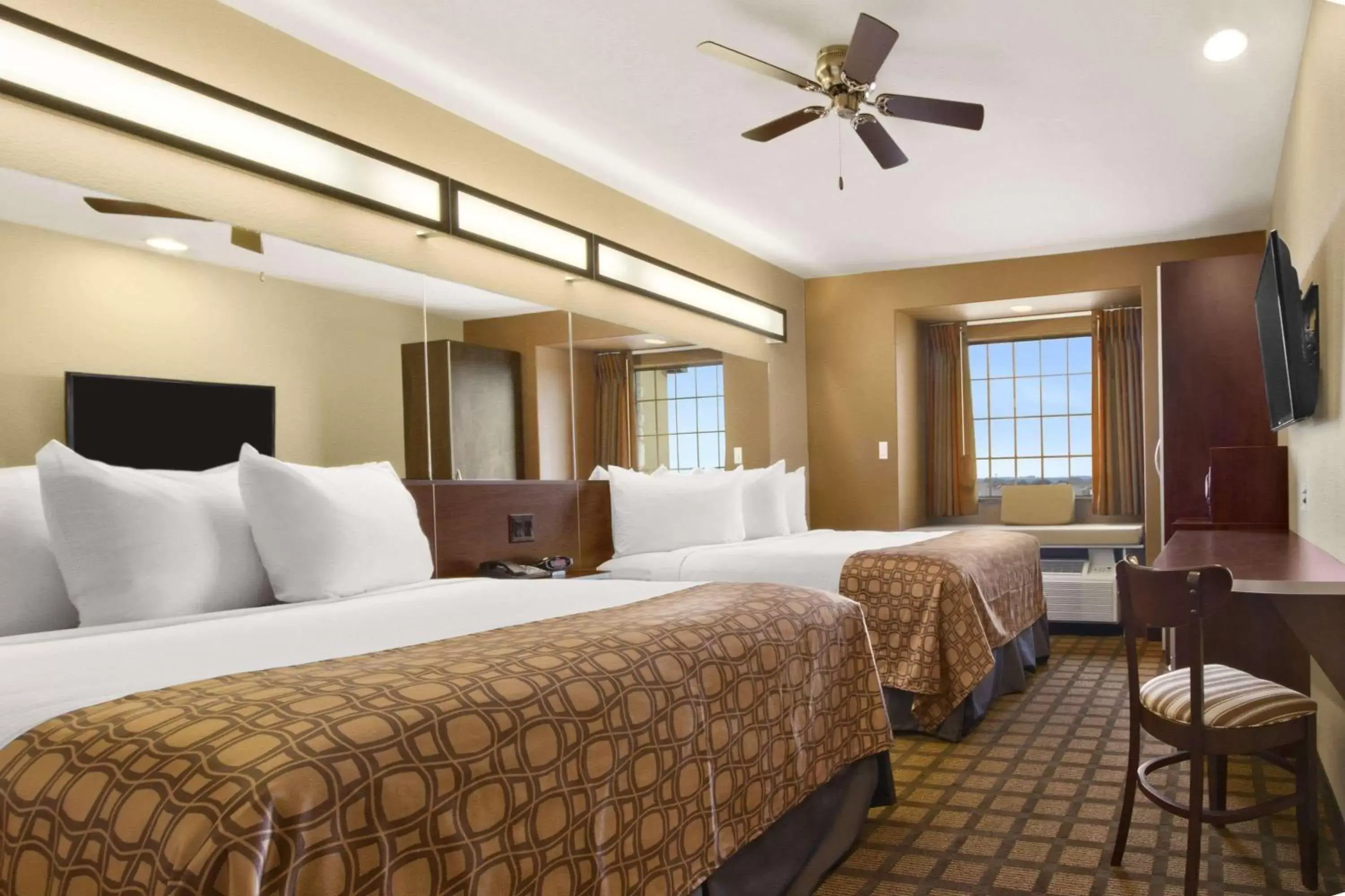 Photo of the whole room, Bed in Microtel Inn & Suites by Wyndham Buda Austin South