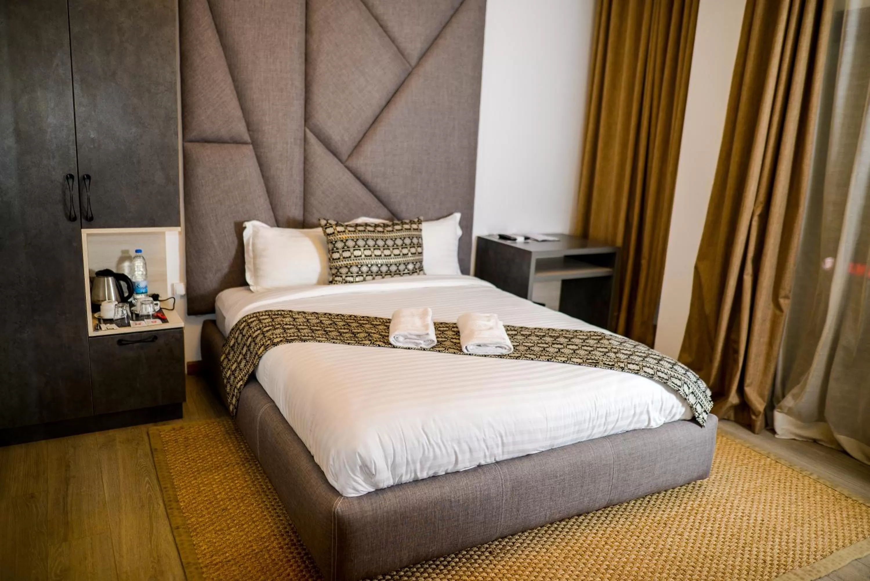 Bedroom, Bed in MERCURE HOTEL