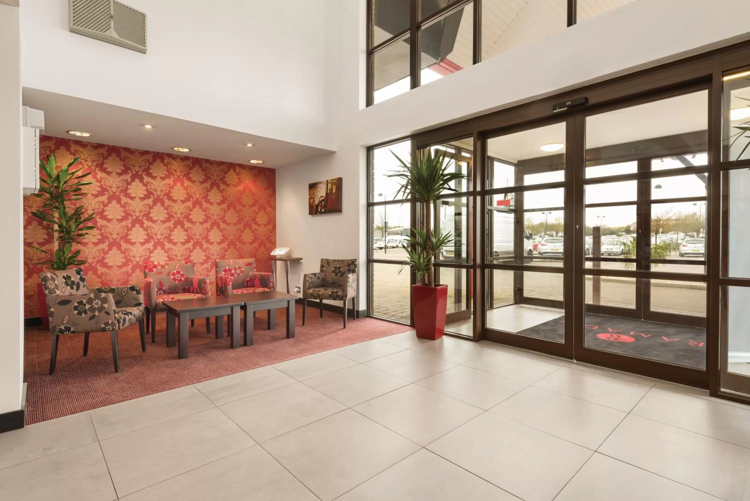 Lobby or reception in Ramada Cambridge