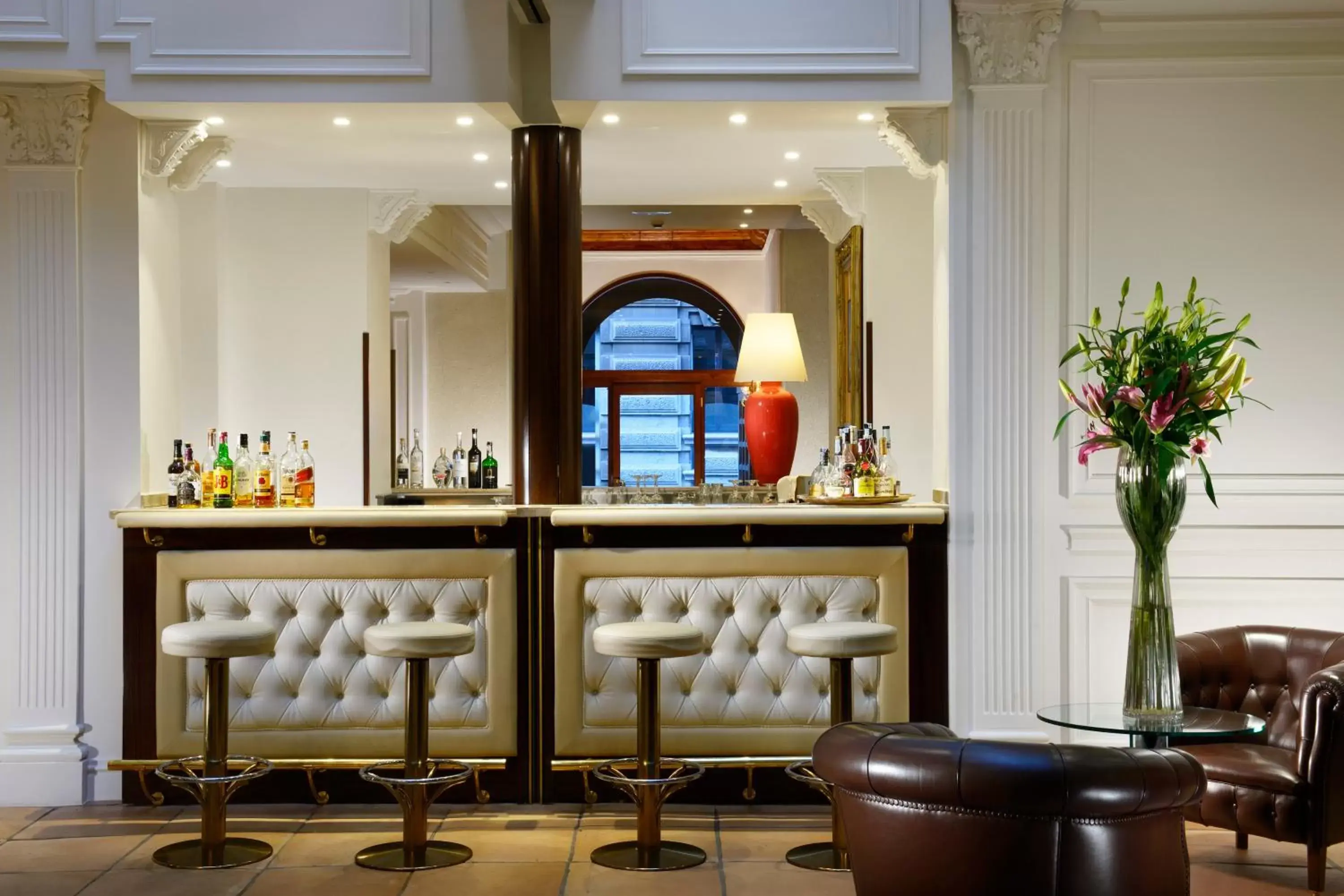 Restaurant/places to eat, Lounge/Bar in Hotel Pierre Milano