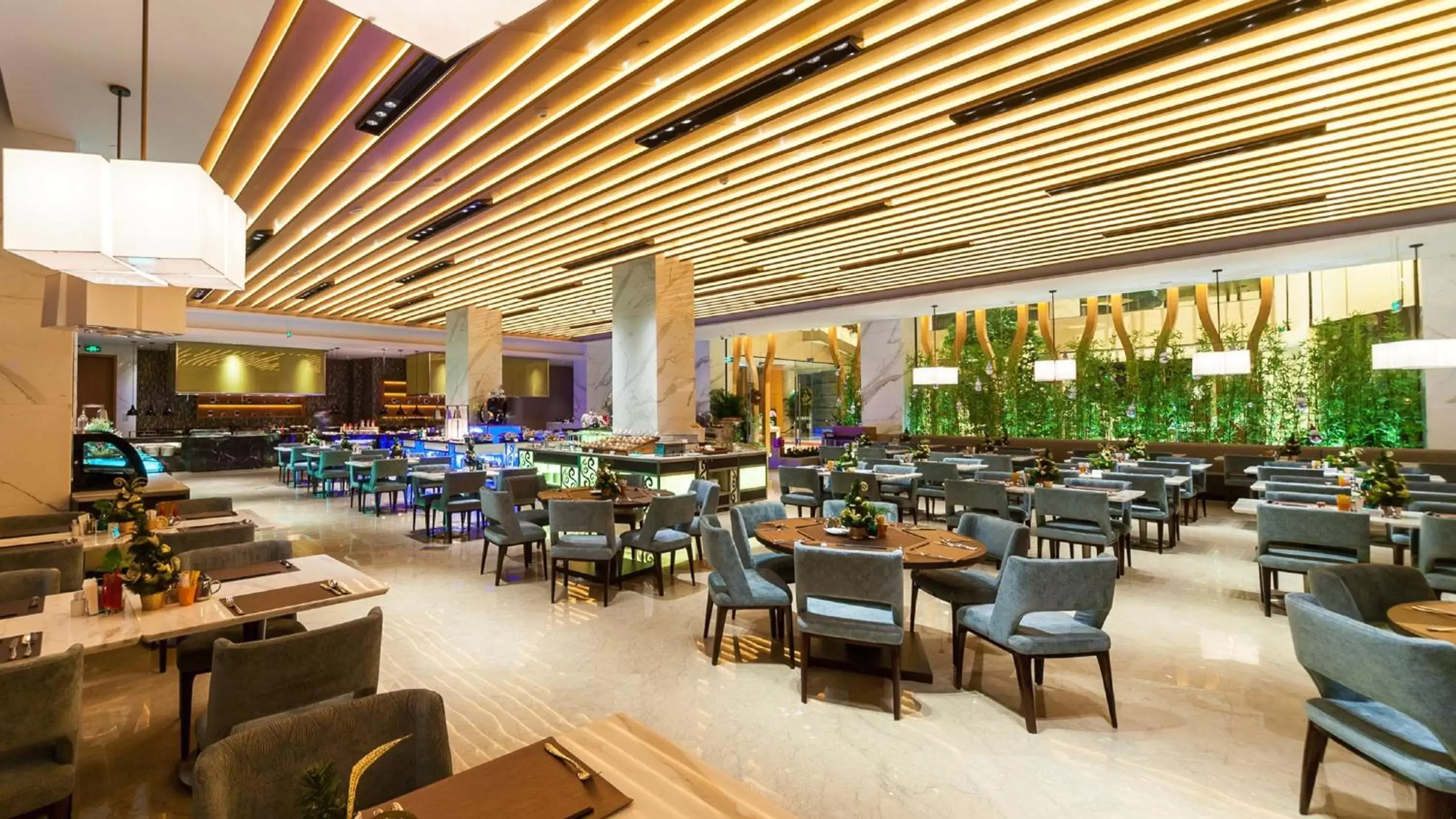 Restaurant/places to eat in Holiday Inn Nanjing Xuanwu Lake by IHG Restaurant/places to eat in Holiday Inn Nanjing Xuanwu Lake by IHG