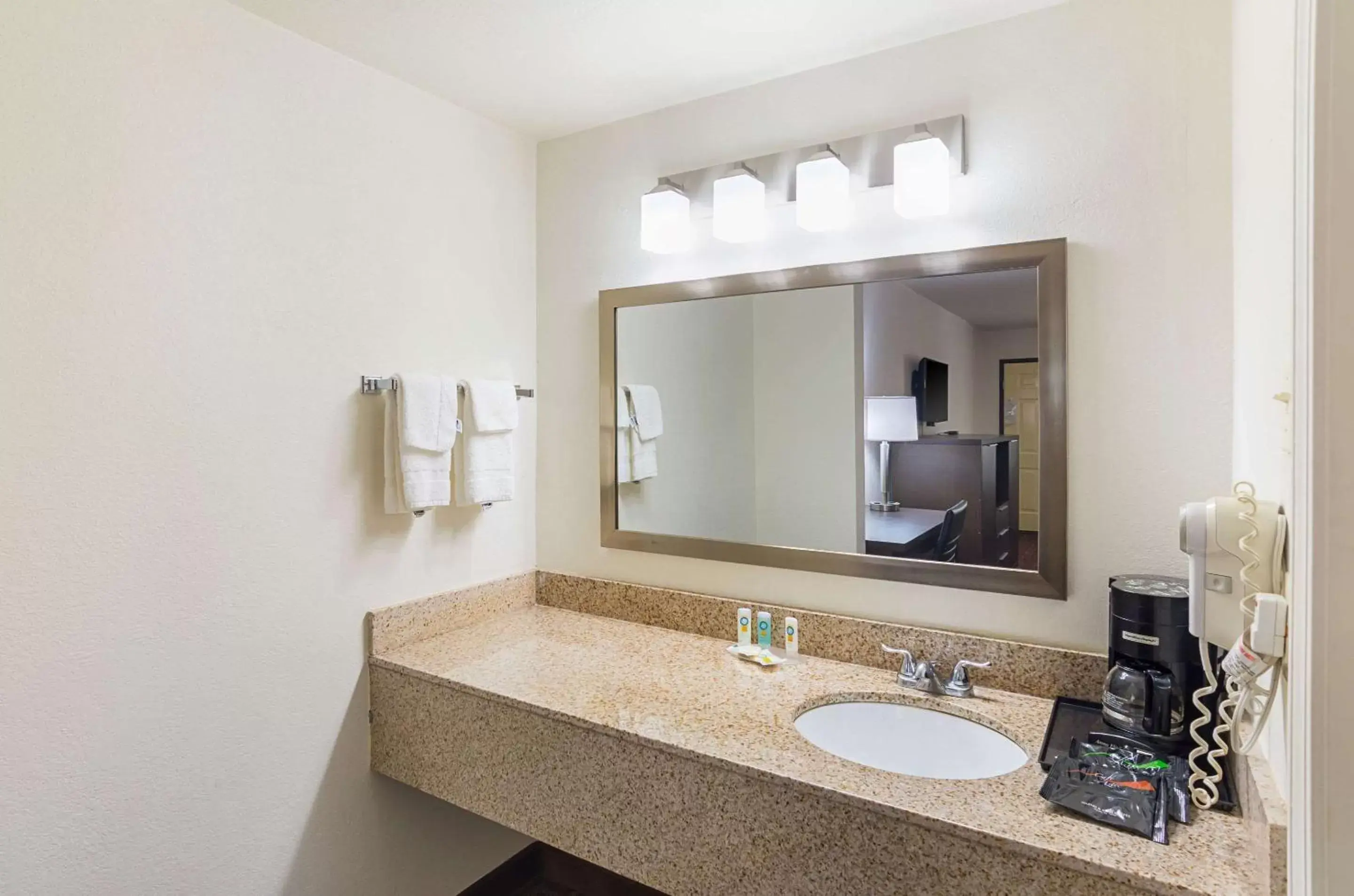Photo of the whole room, Bathroom in Quality Inn East Amarillo