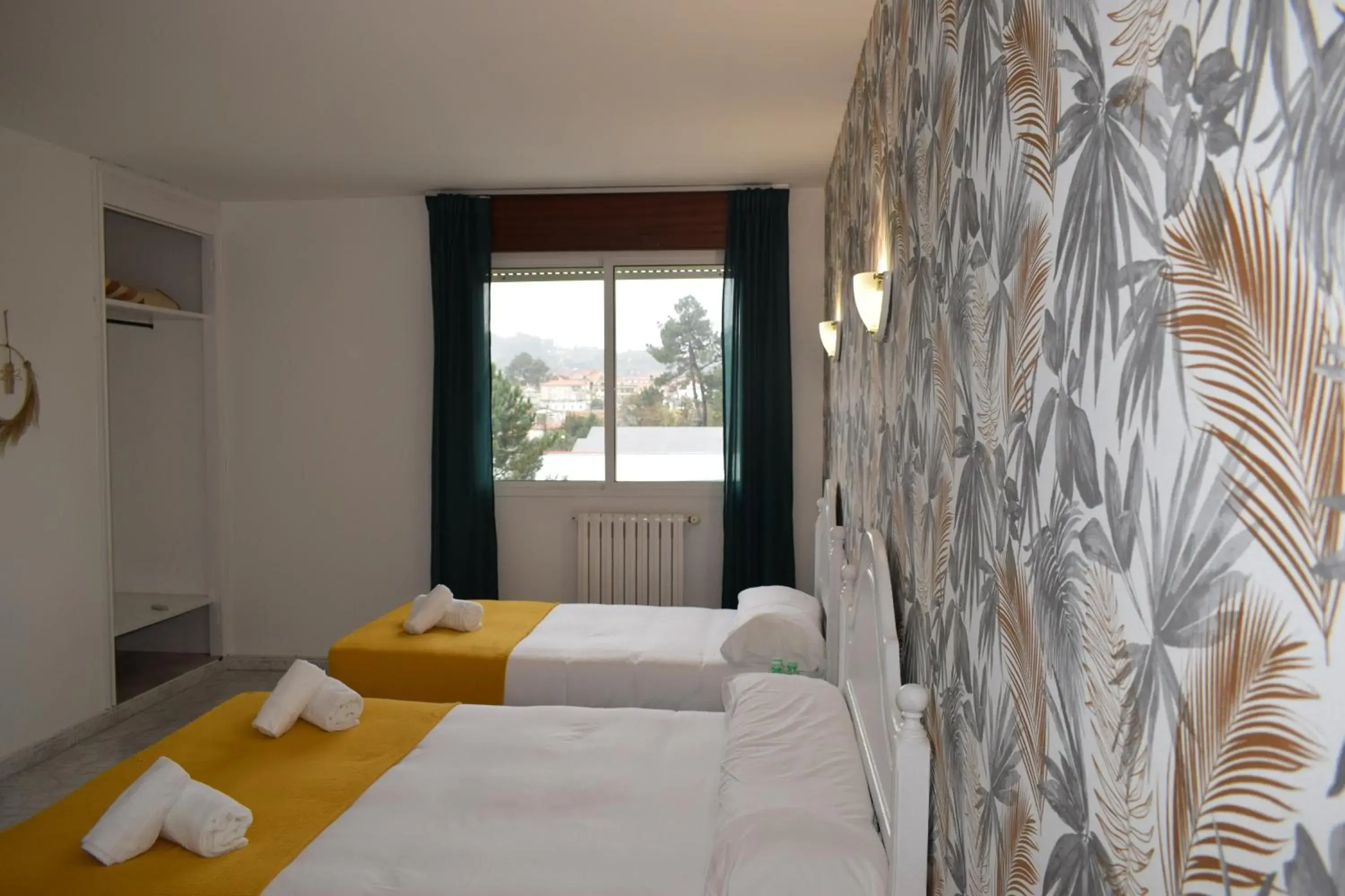 Standard Triple Room in Hotel Xunca Blanca Standard Triple Room in Hotel Xunca Blanca