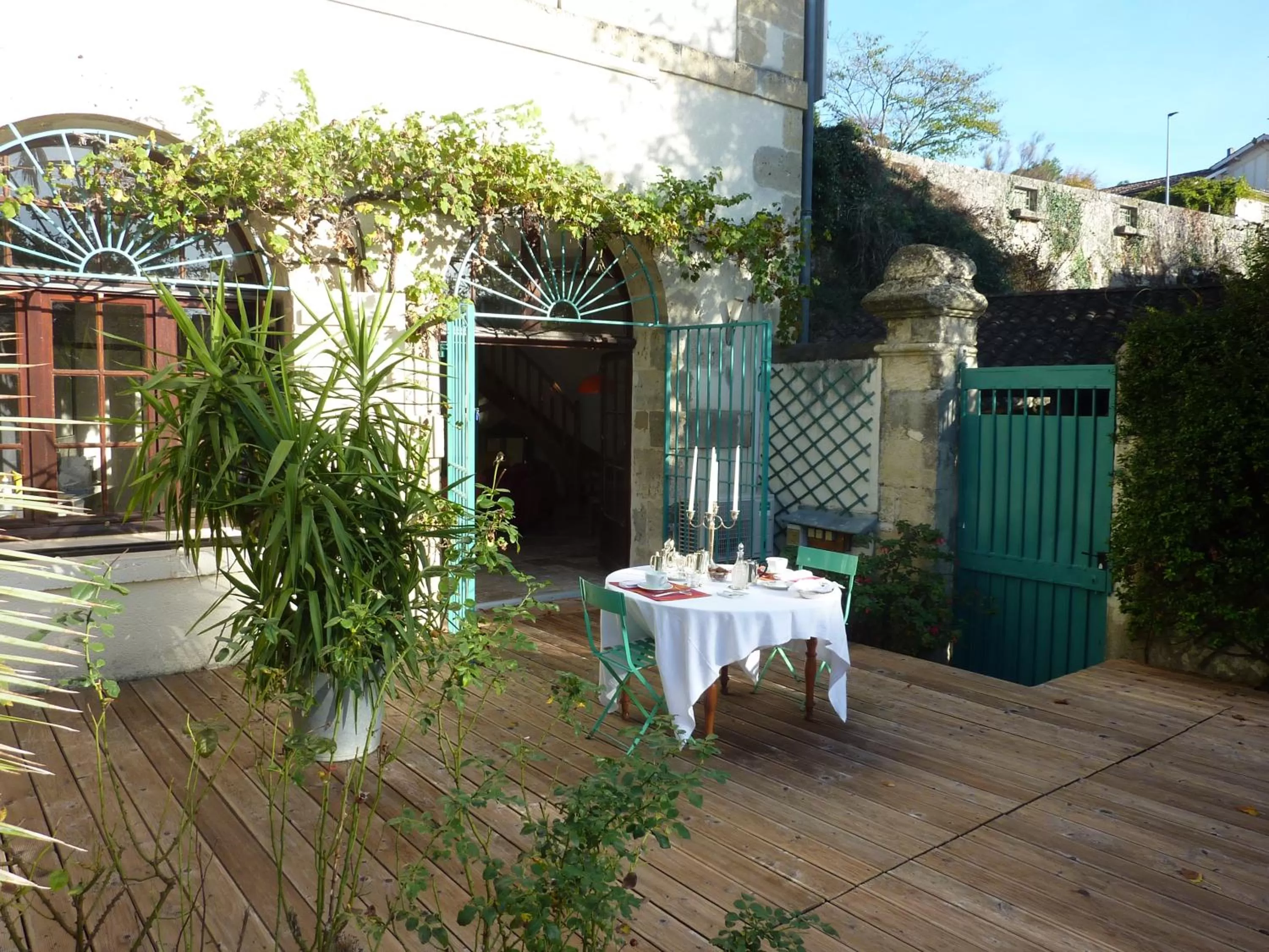 Patio, Restaurant/Places to Eat in Beaux Chênes