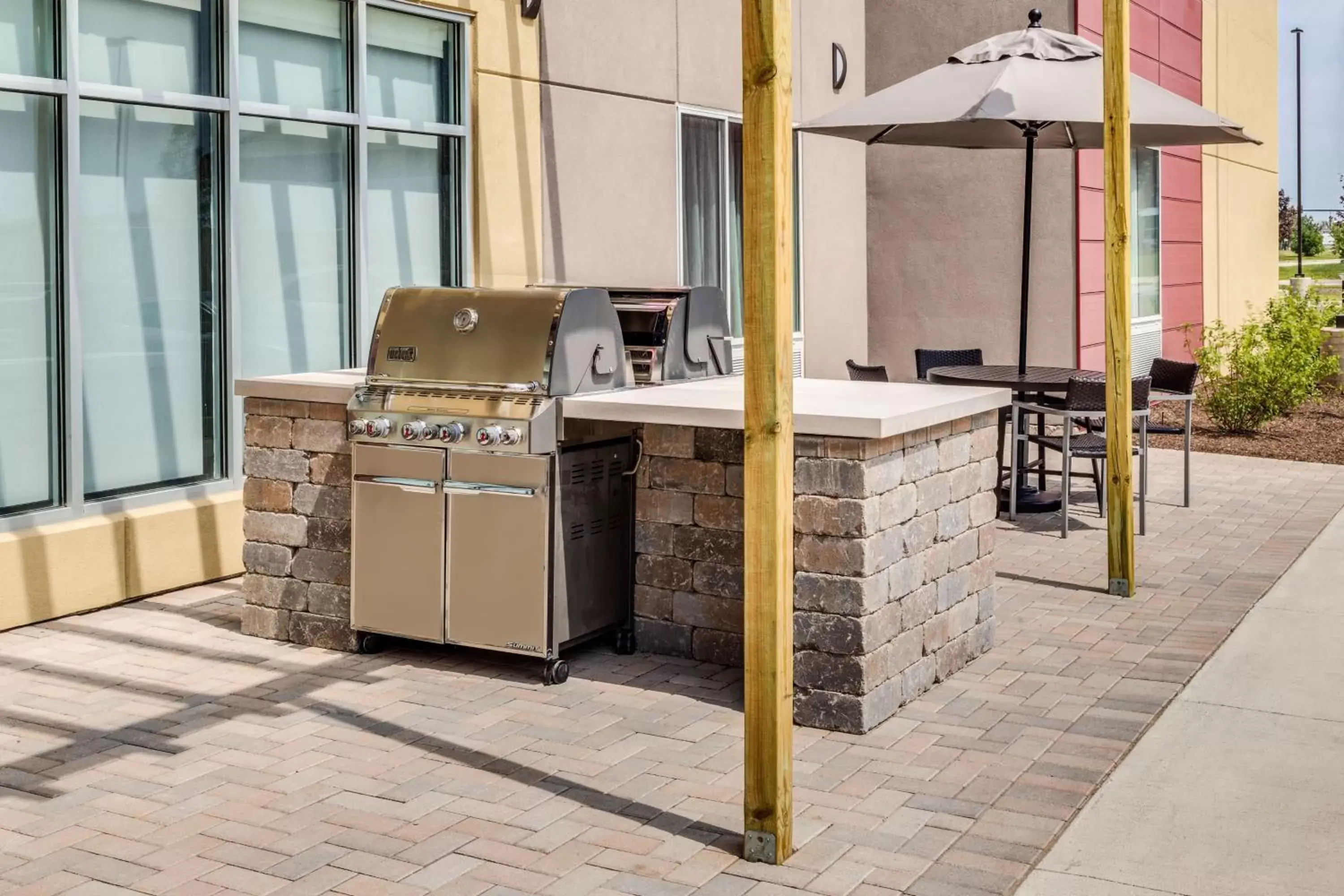 Restaurant/places to eat, BBQ Facilities in TownePlace Suites by Marriott Chicago Waukegan Gurnee