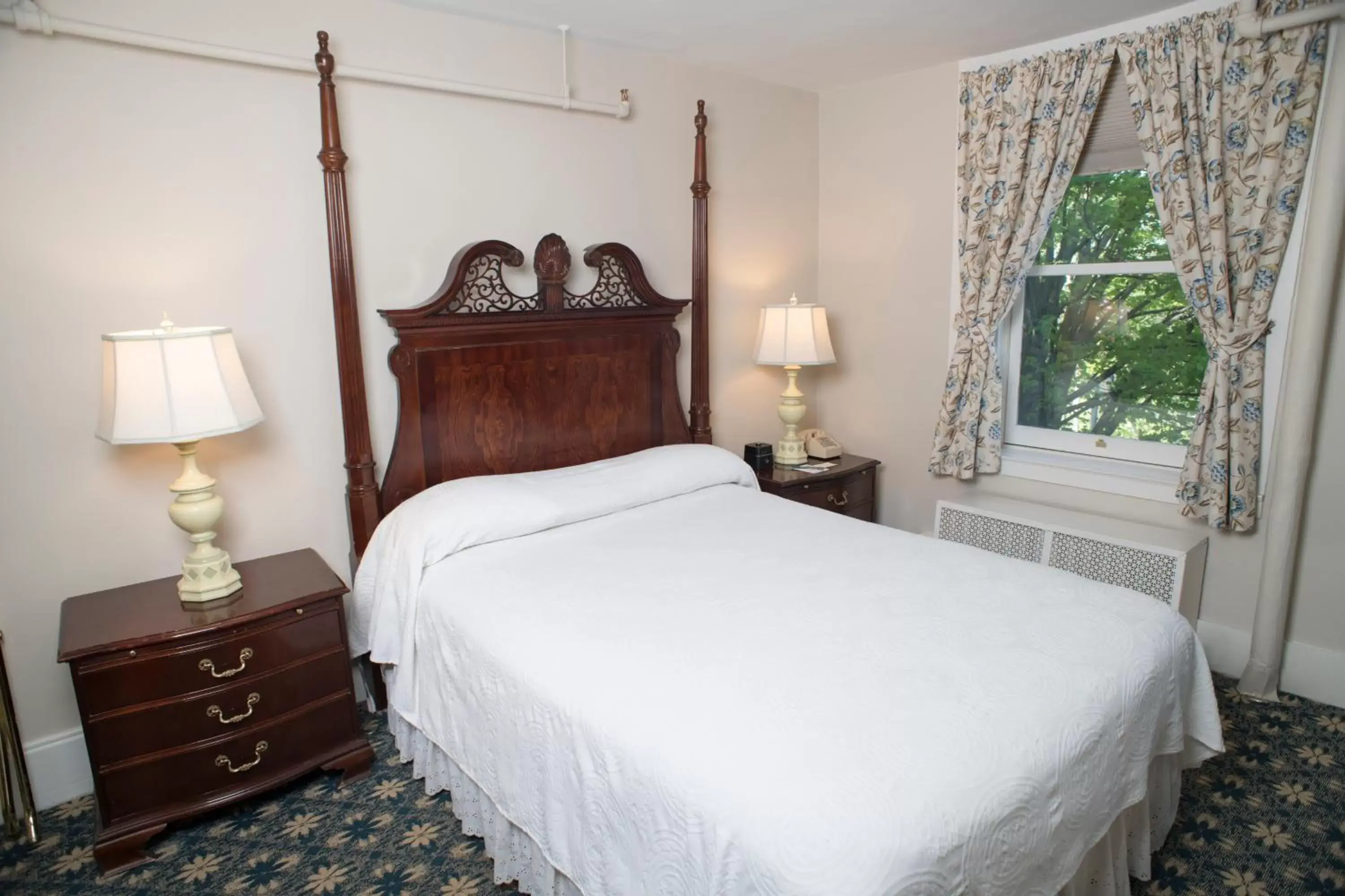 Bed in Middlebury Inn