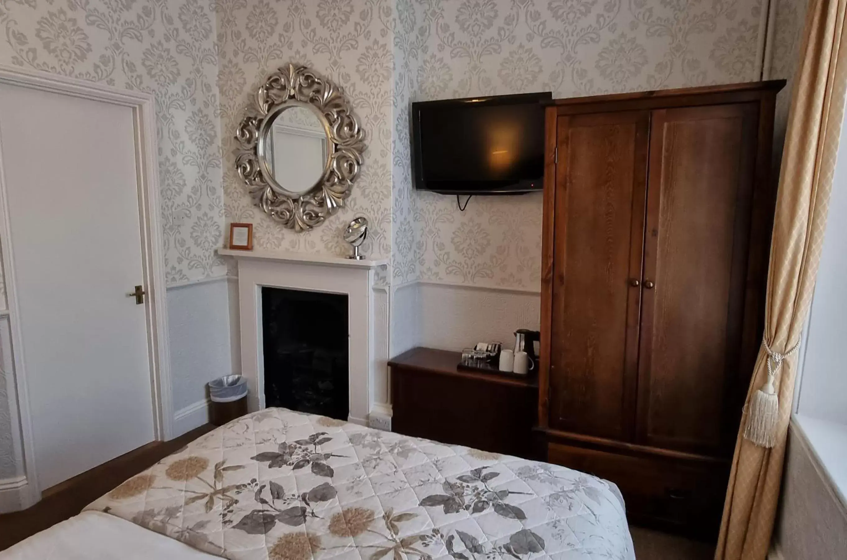 Bedroom, TV/Entertainment Center in Fairlawn House