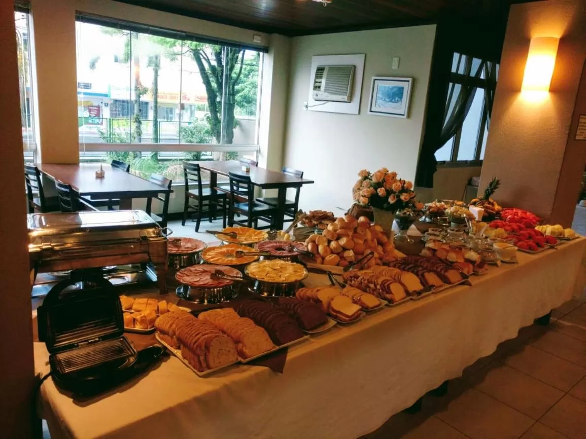 Buffet breakfast in Brisamar Suite Hotel